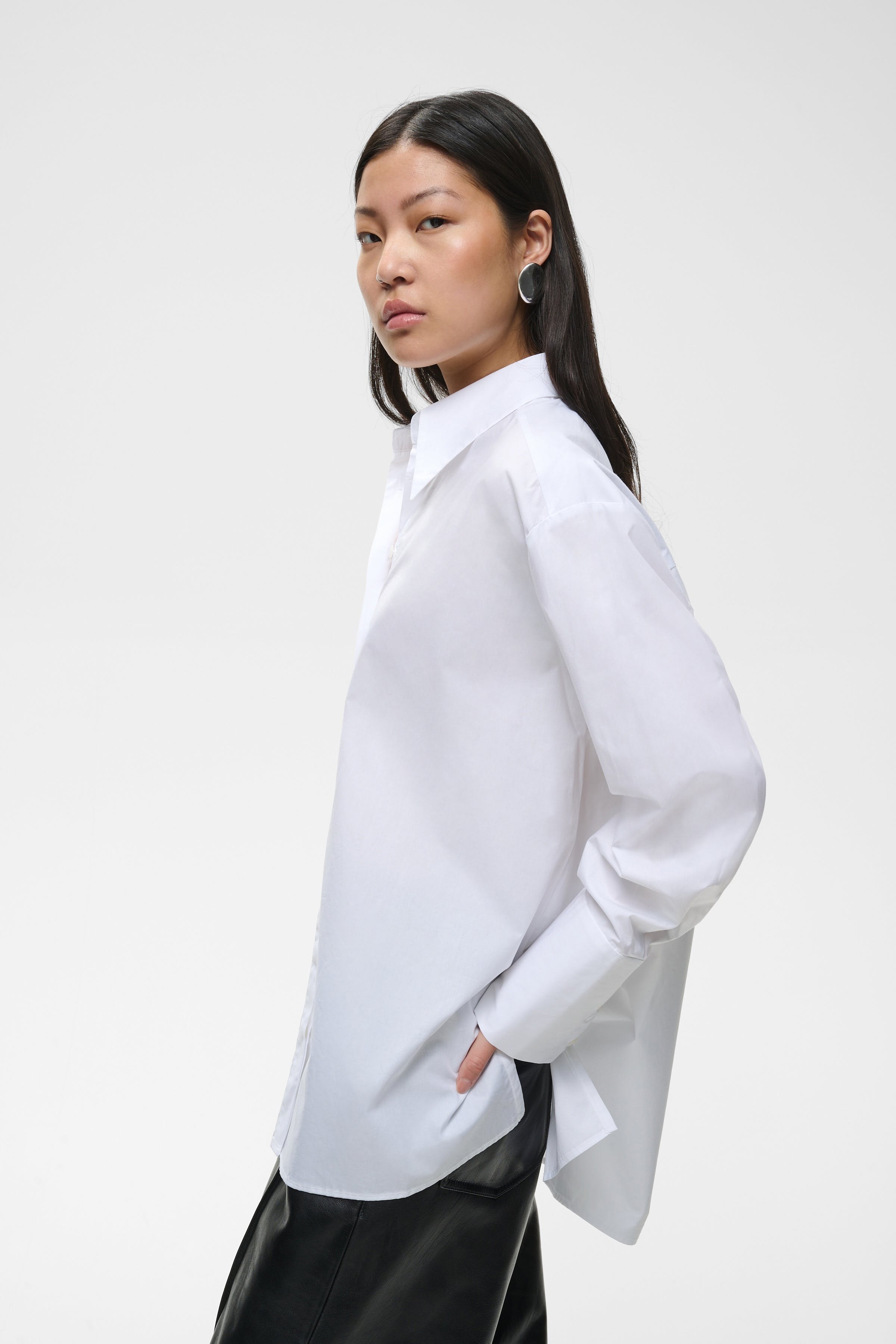 IOELVIE Bluse LOOKBOOK FRONT 30600573-WH001