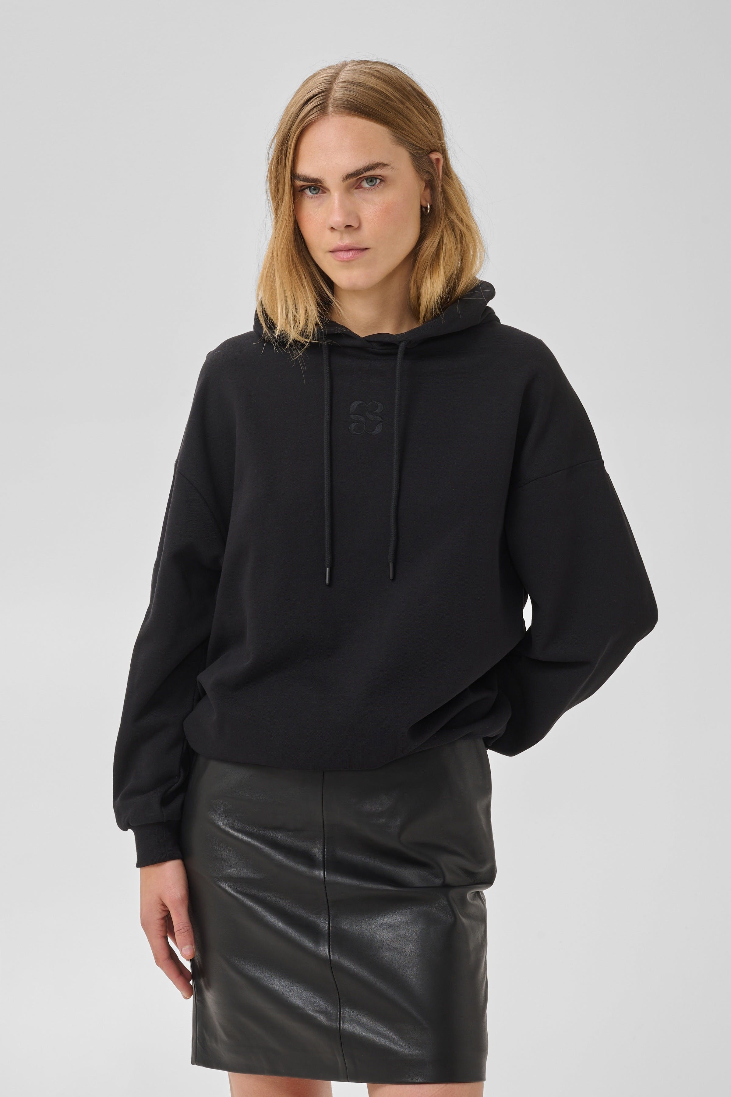 14 THE ENZO LOGO HOODIE LOOKBOOK FRONT 10704896-100031