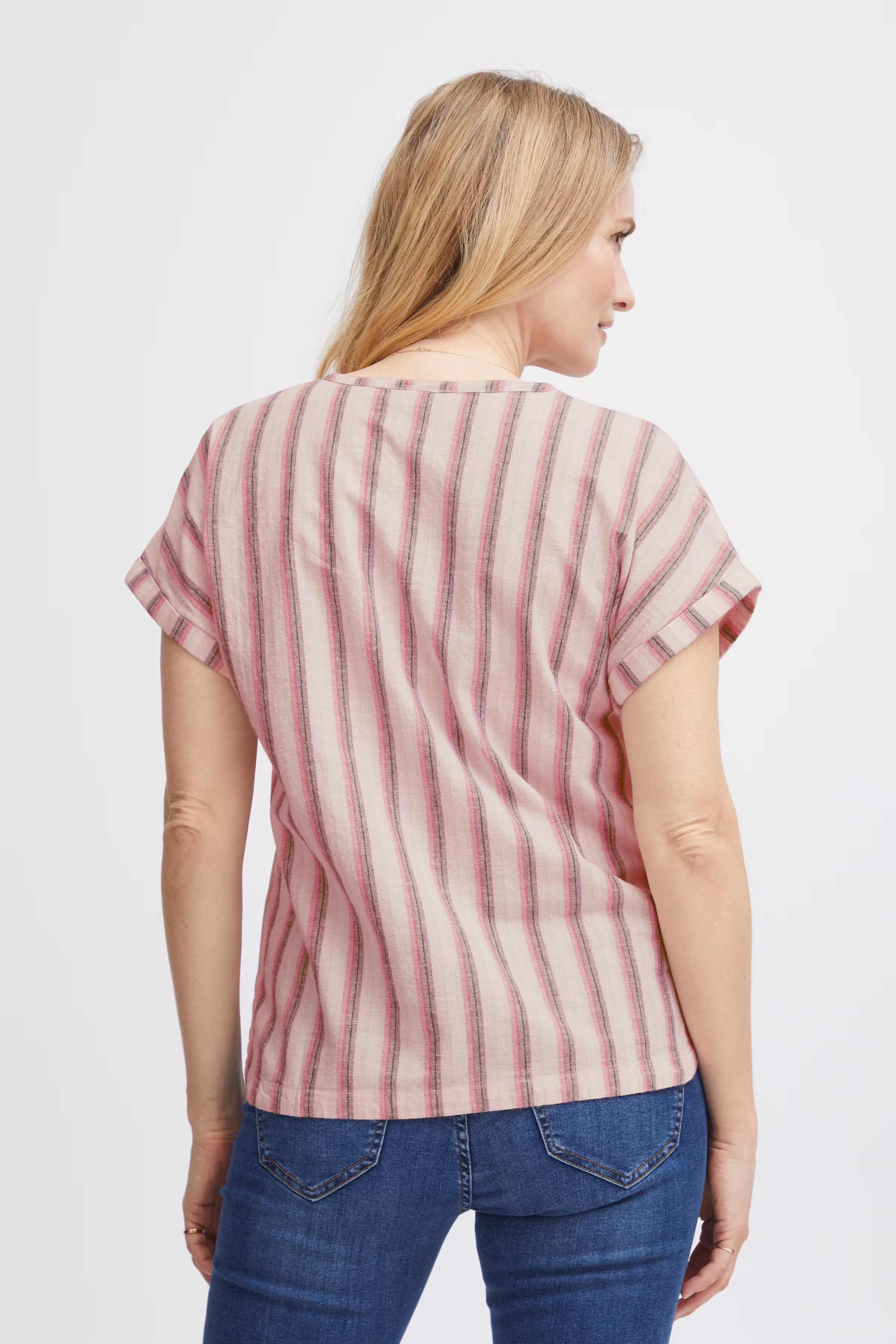 Kortermet bluse LOOKBOOK FRONT 20612234-201983