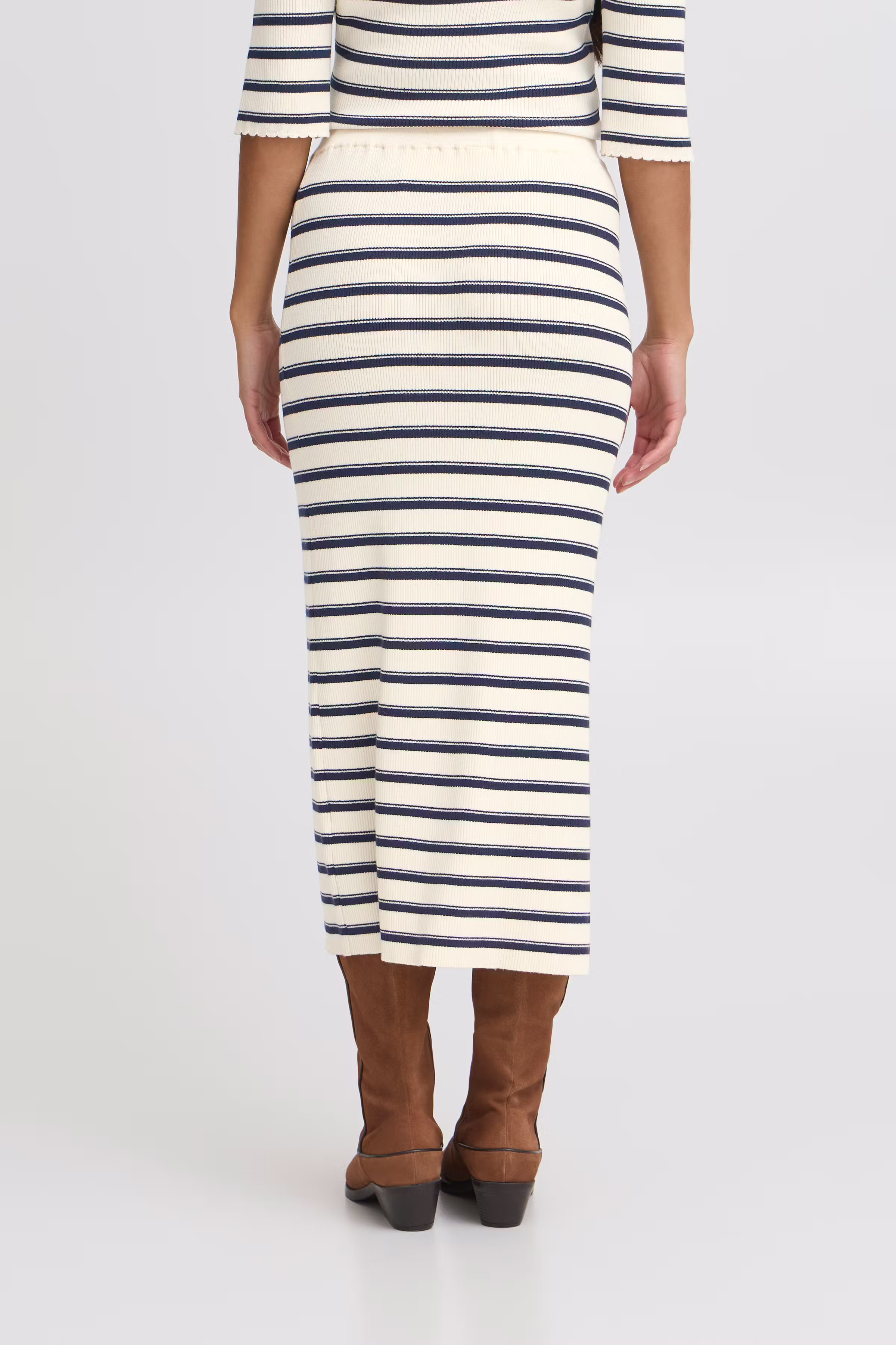 IRFANTO Jupe casual LOOKBOOK BACK 20122828-193831