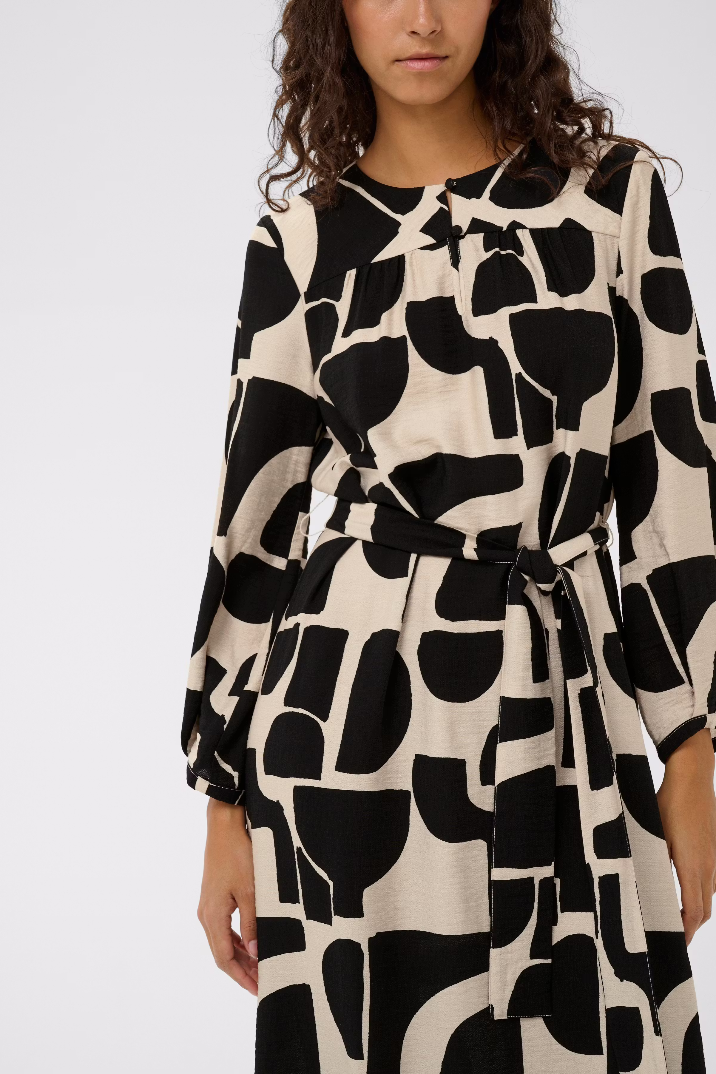 LYNNIW Kleid LOOKBOOK DETAIL 30112580-900008093