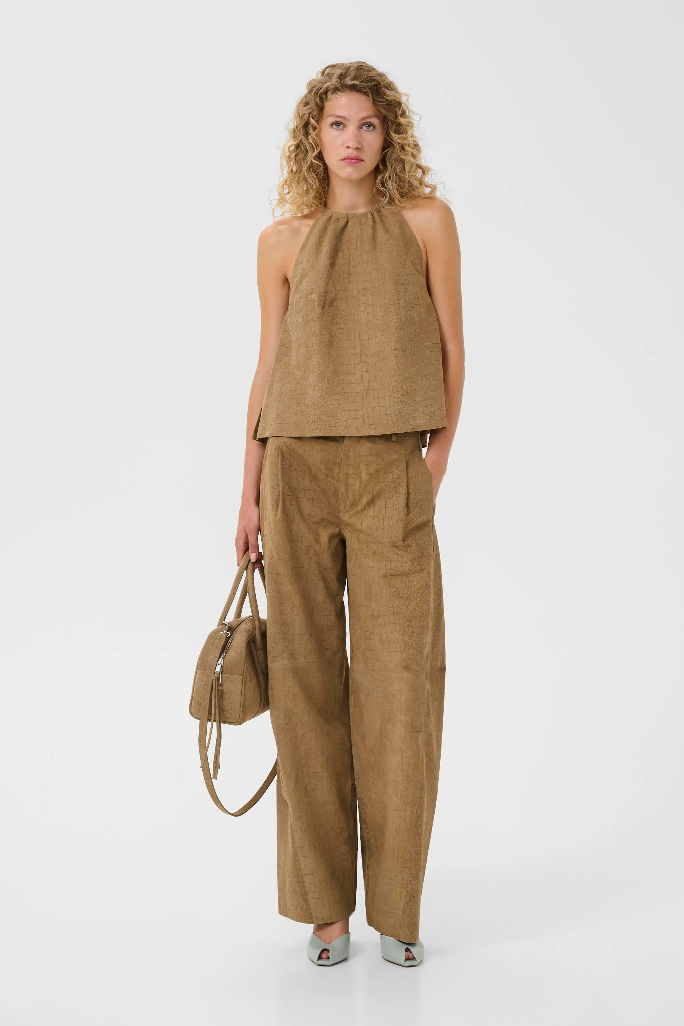 GZestelle Suede trousers LOOKBOOK FRONT 10911115-181022