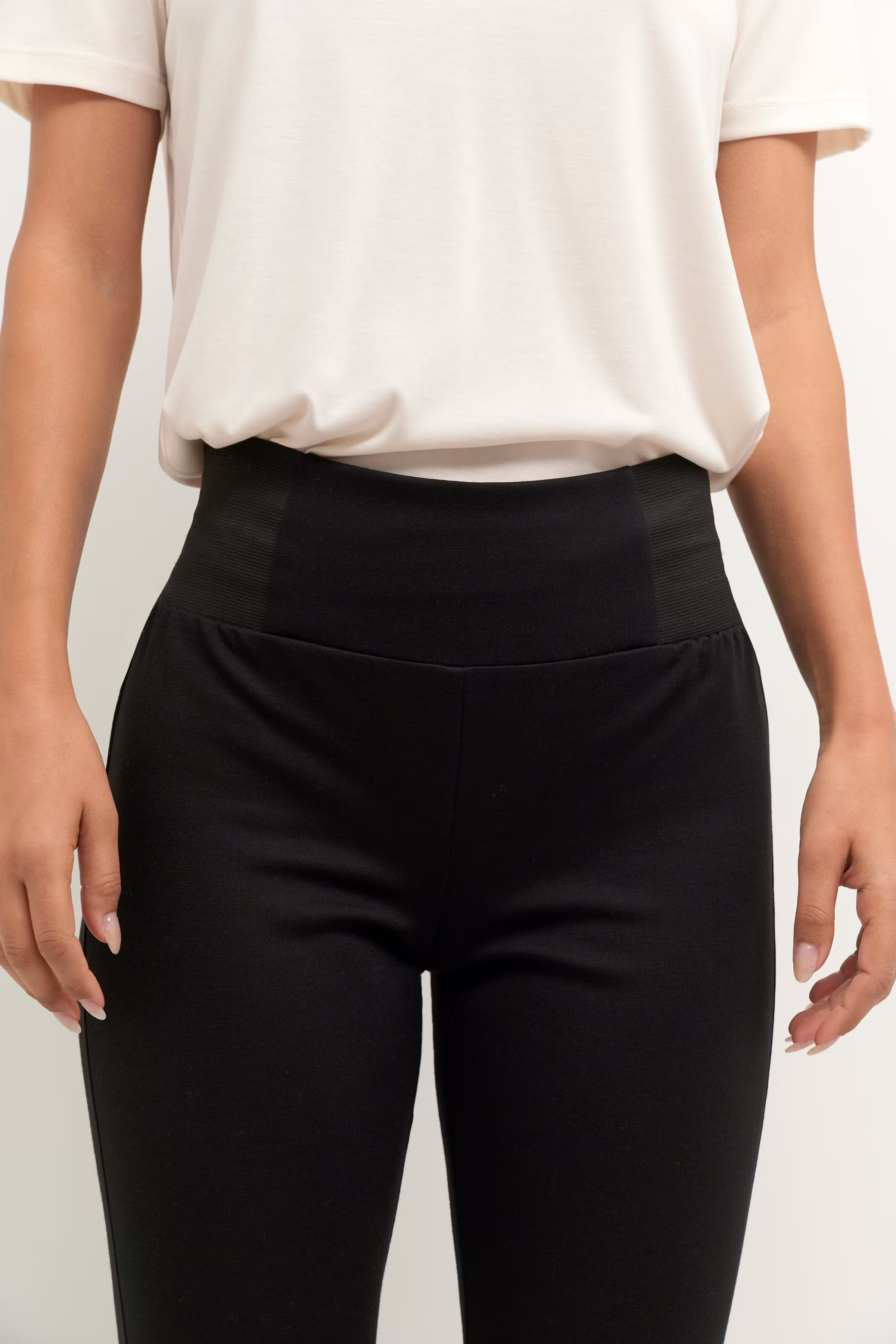 BPotelia Leggings LOOKBOOK DETAIL 10590345-100121B