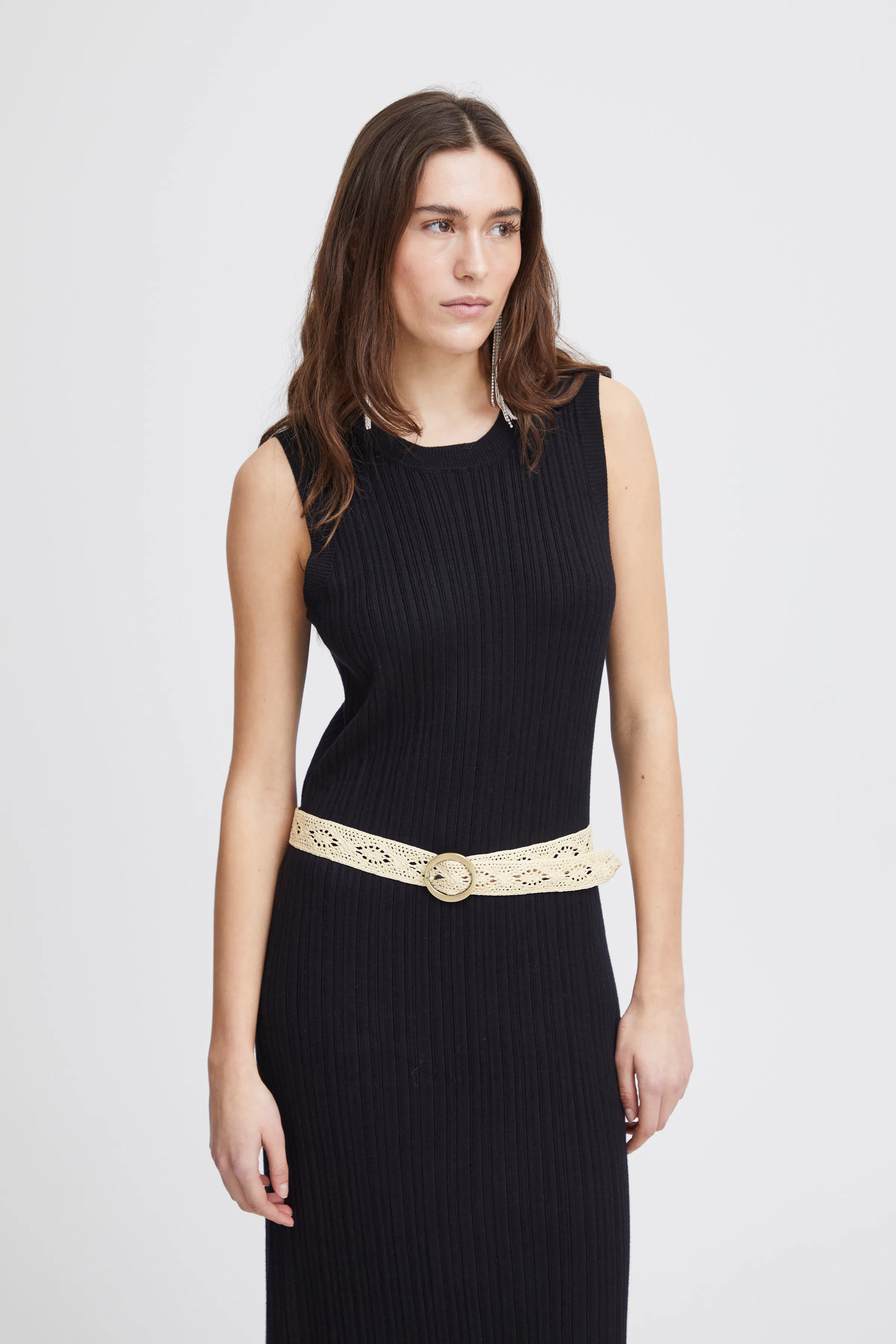 IAFLEENIE Belte LOOKBOOK FRONT 20121382-130905