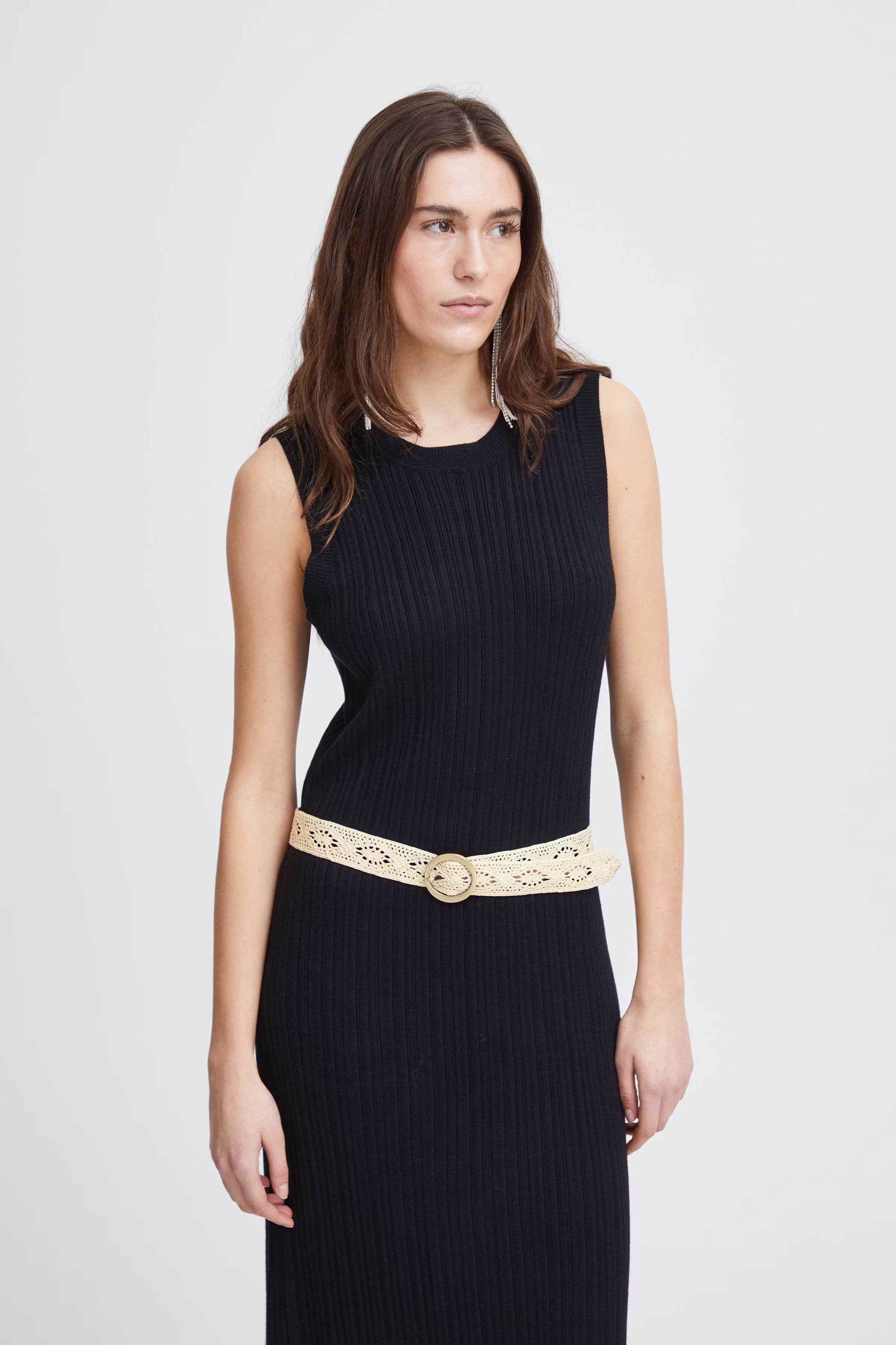 IAFLEENIE Belte LOOKBOOK FRONT 20121382-130905