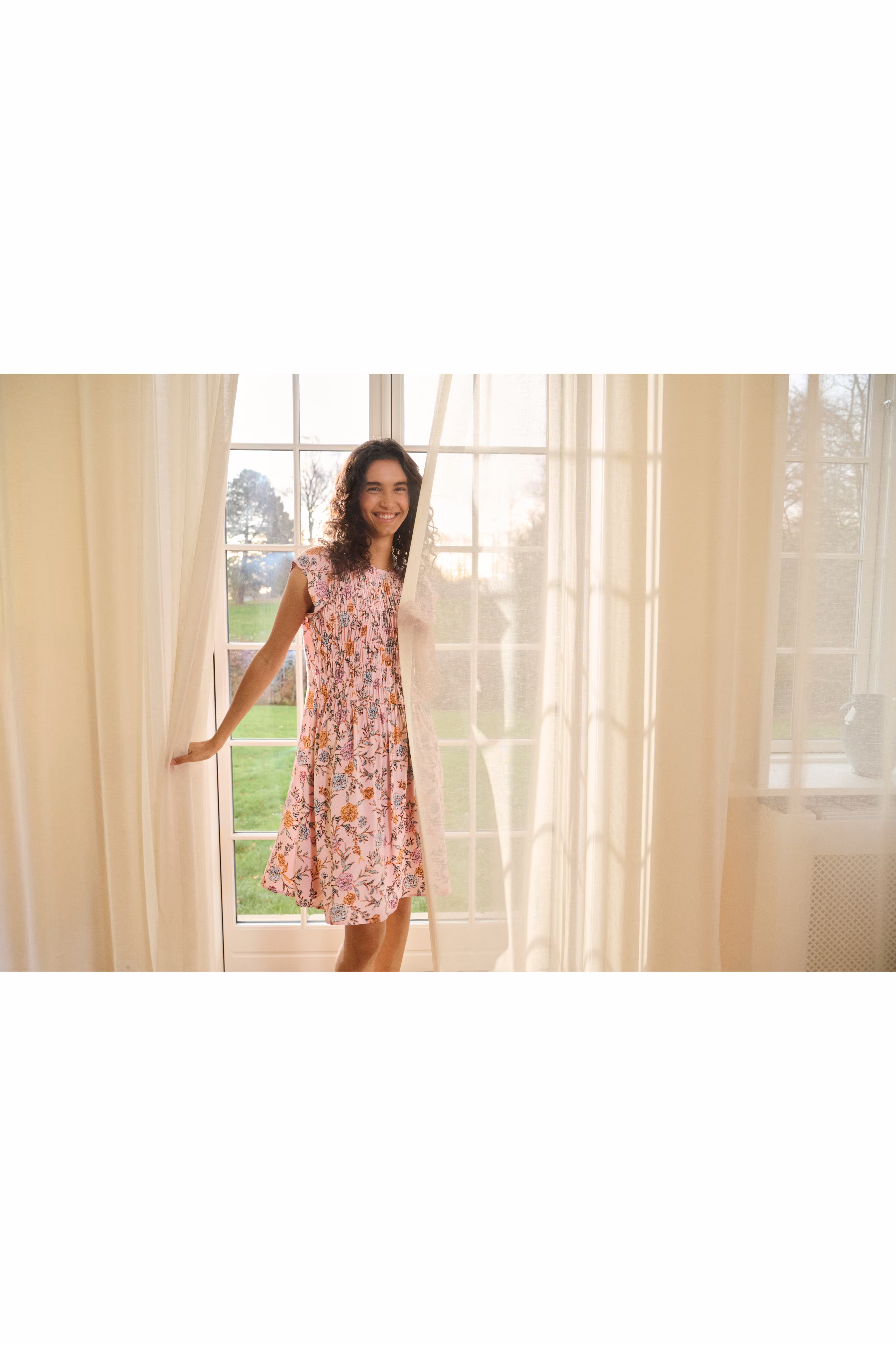GislaSZ Kleid LOCATION NONE 30511203-304266