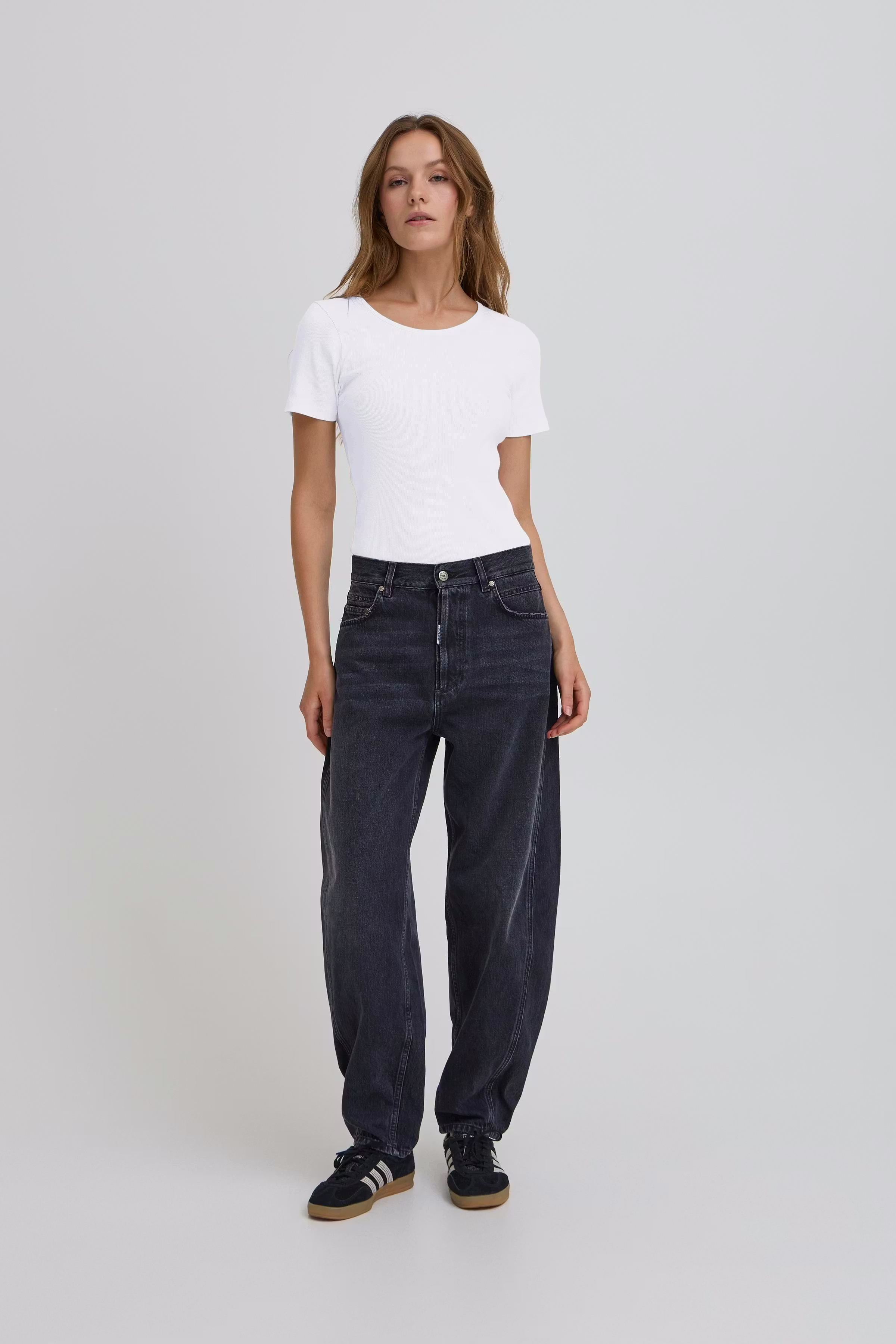 BACAVI Curved Jeans LOOKBOOK FRONT 50405377-205277