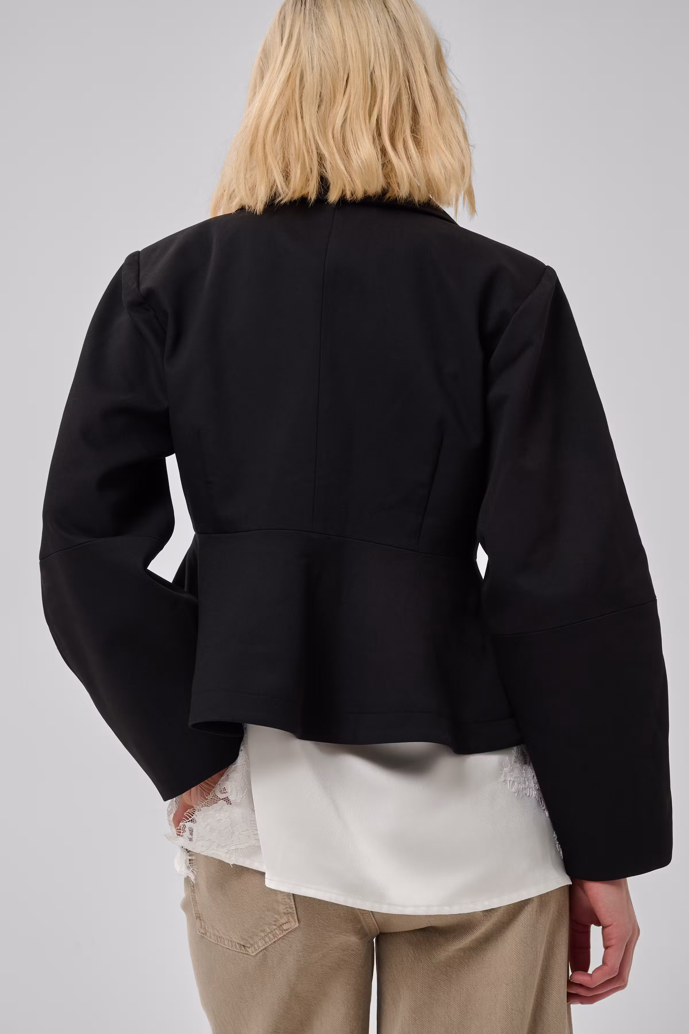 MWEvie Blazer LOOKBOOK DETAIL 10705705-100031