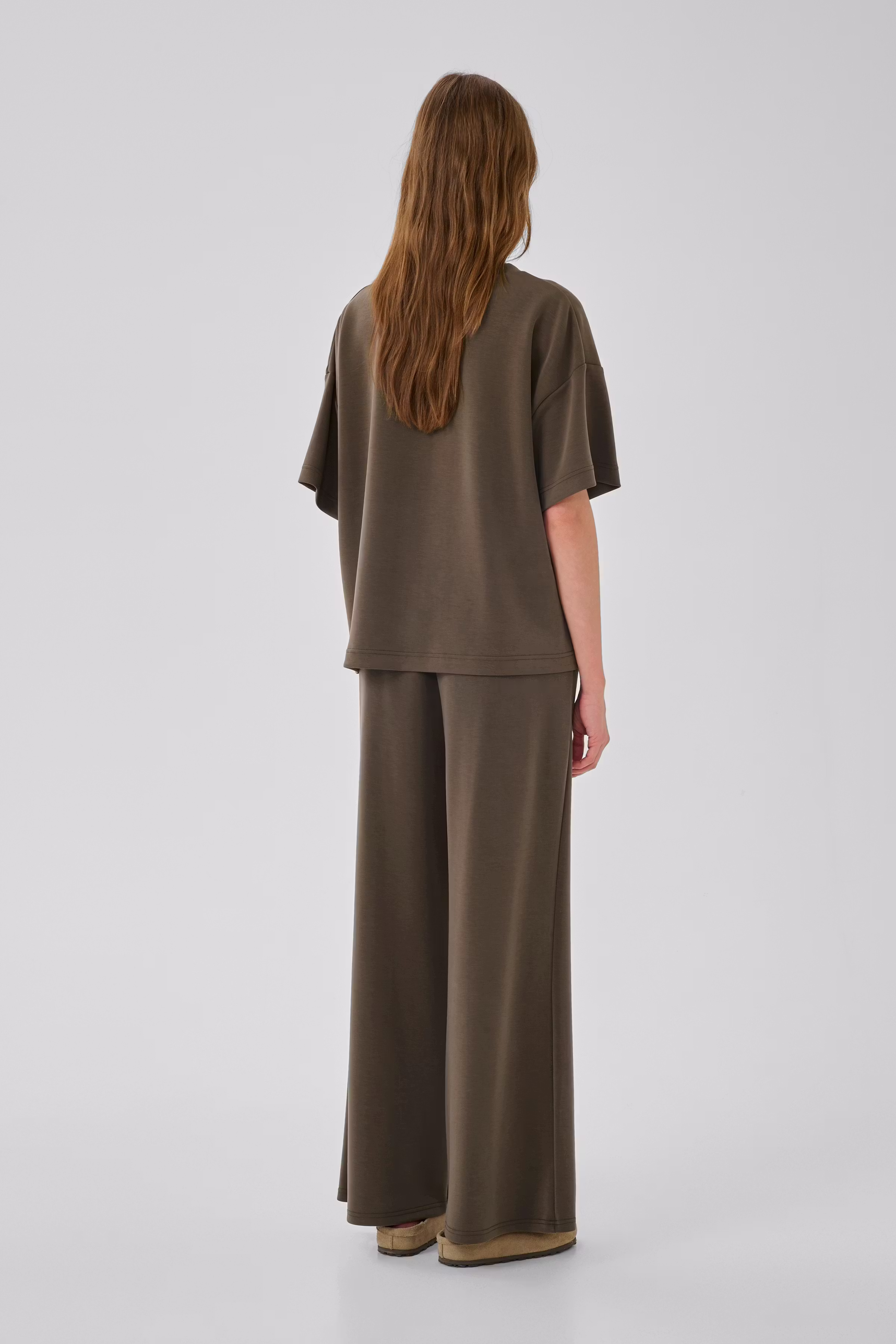 MWHelle Hose LOOKBOOK BACK 10705470-190810