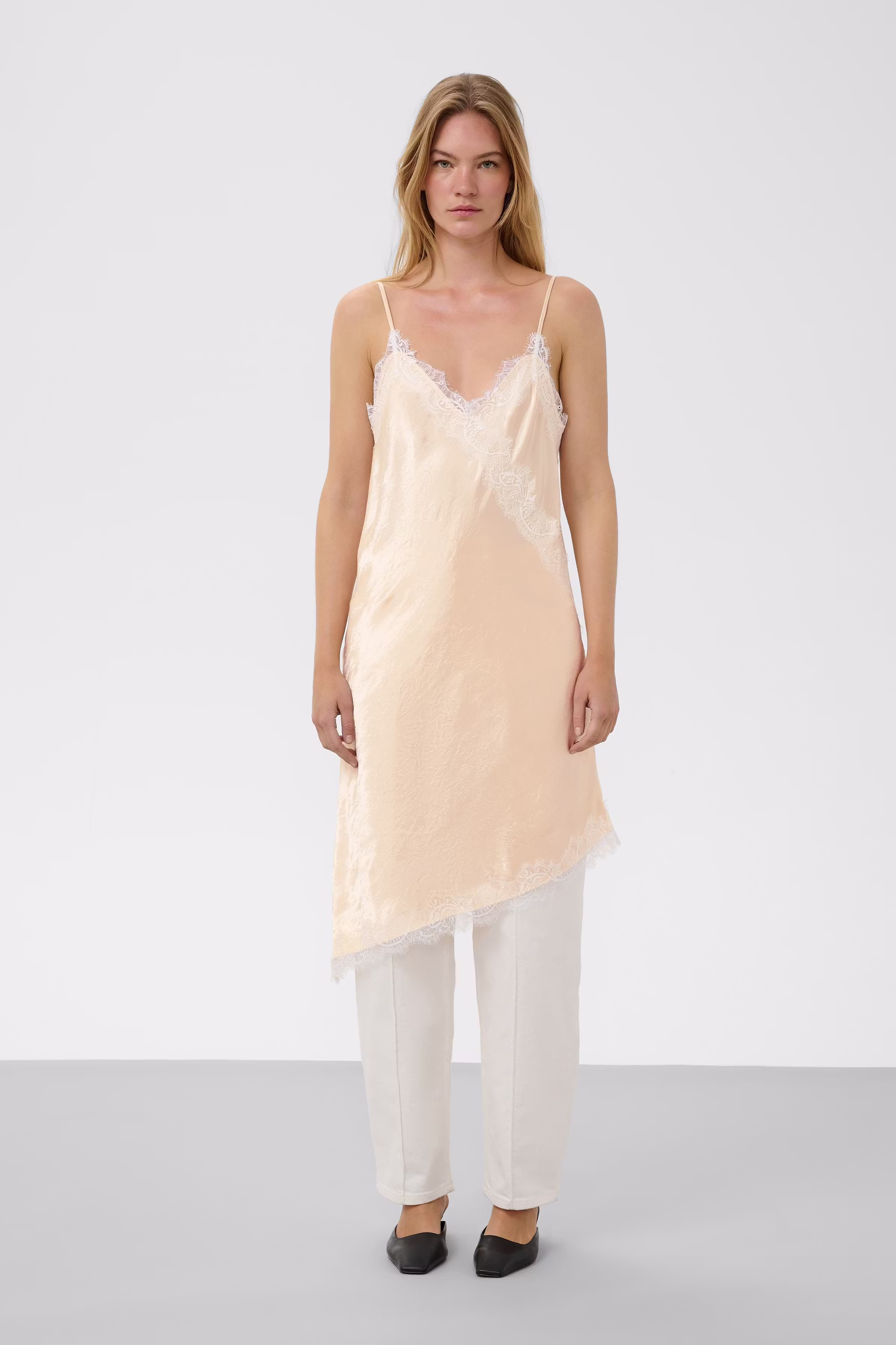 SLIrianne Kjole LOOKBOOK FRONT 30409585-131006