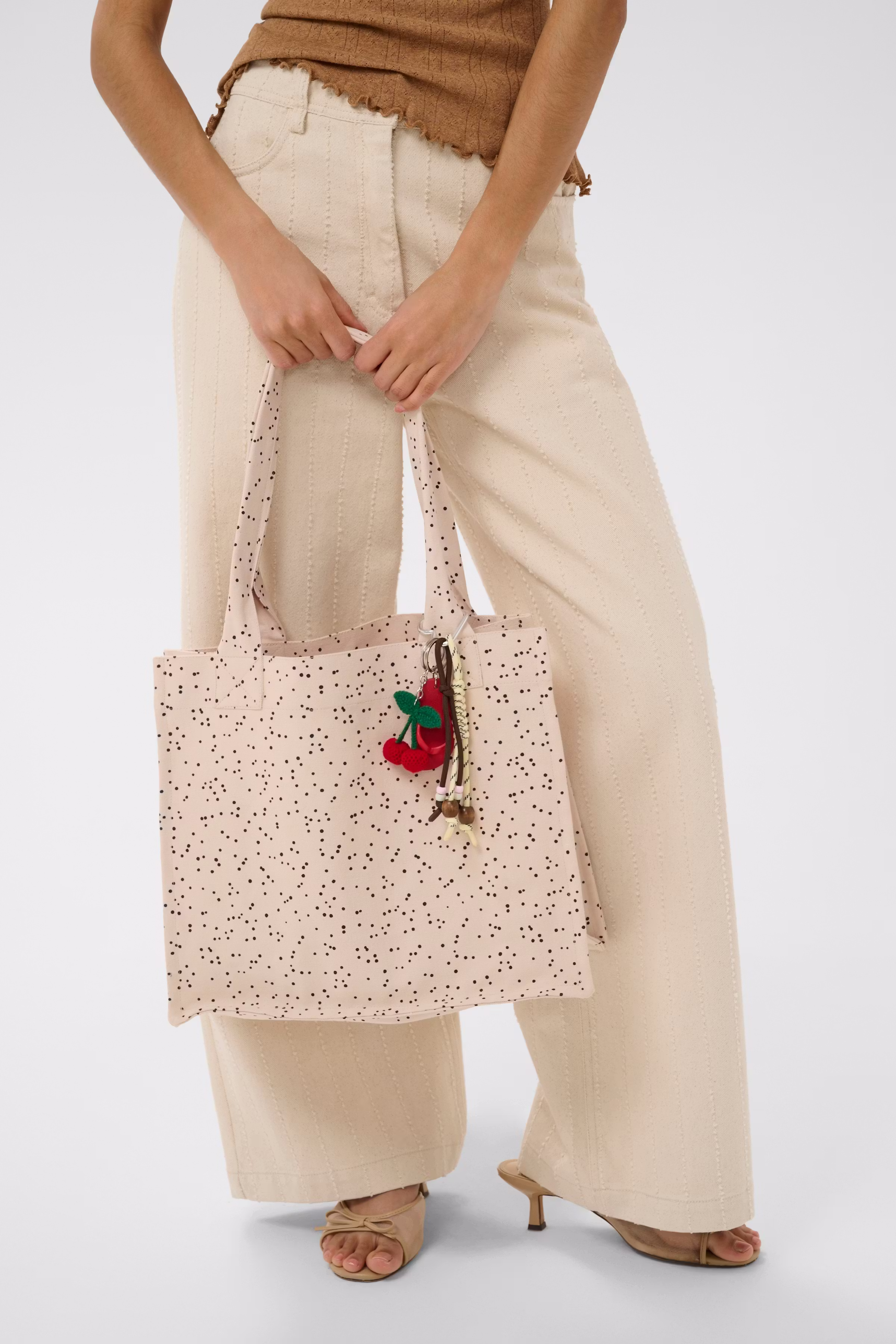 RherrySZ Nyckelring LOOKBOOK FRONT 30515364-171664