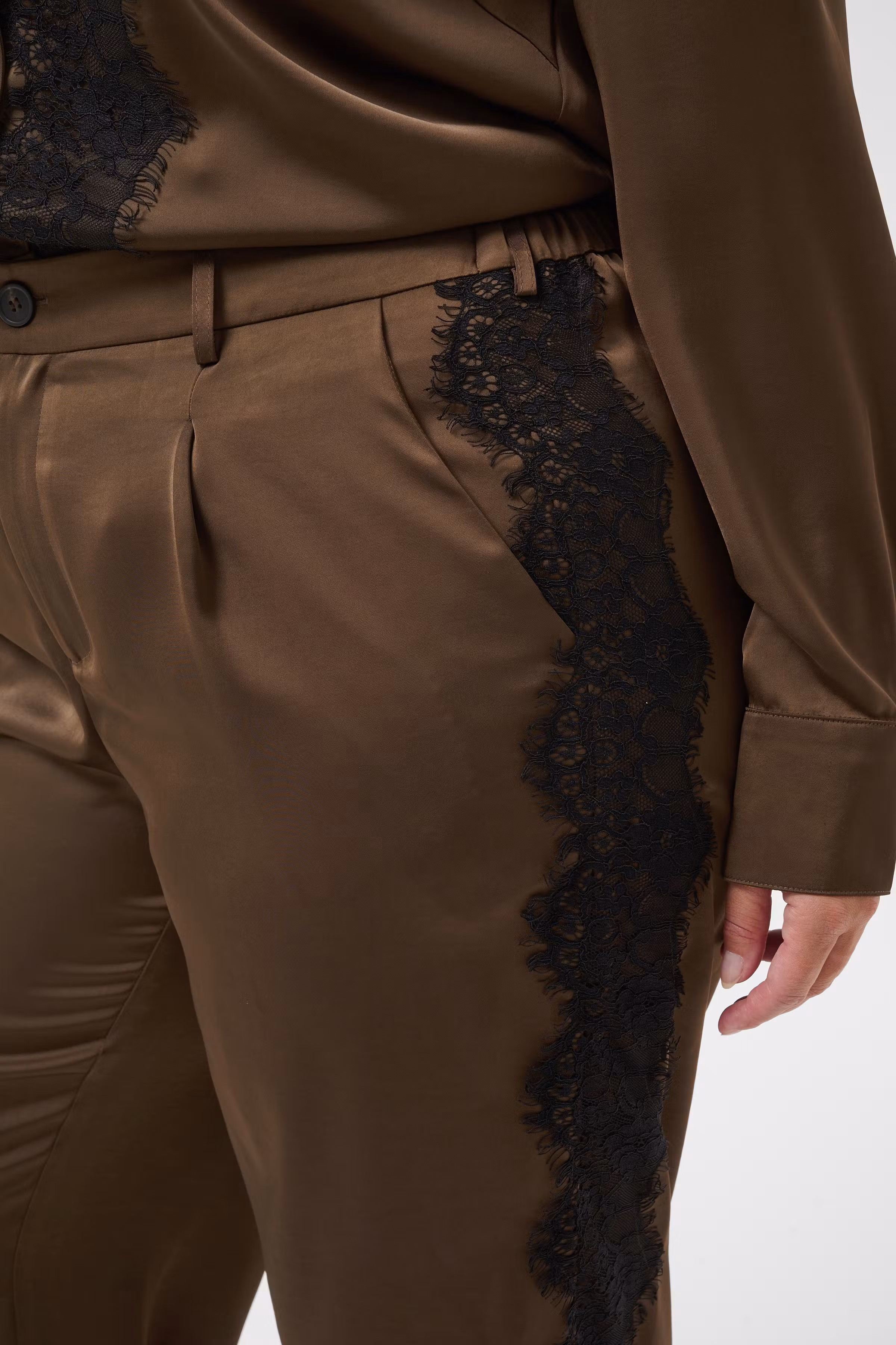 KCthilda Hose LOOKBOOK DETAIL 10584980-191314