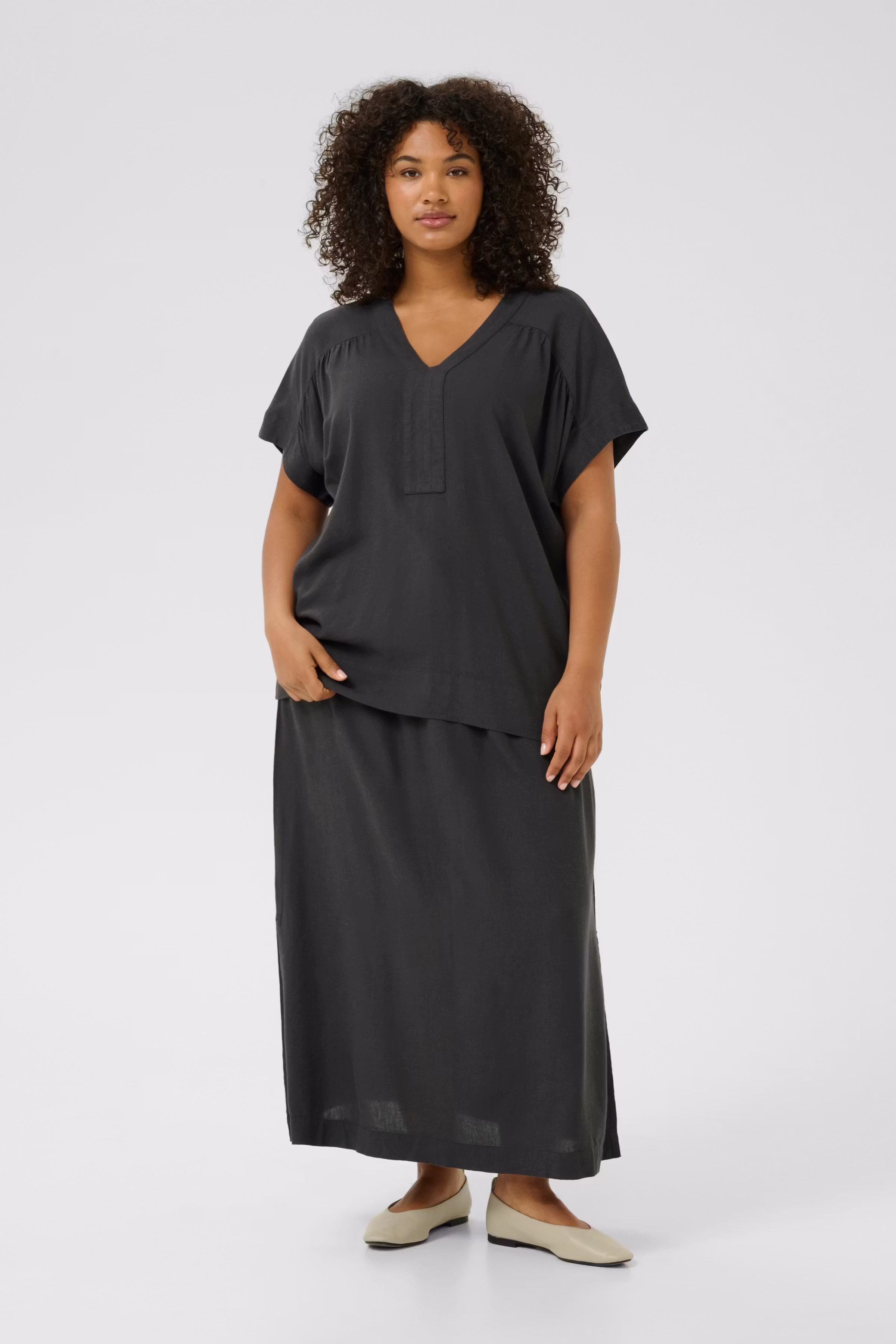 KCmille Linen Skirt LOOKBOOK FRONT 10583100-190205