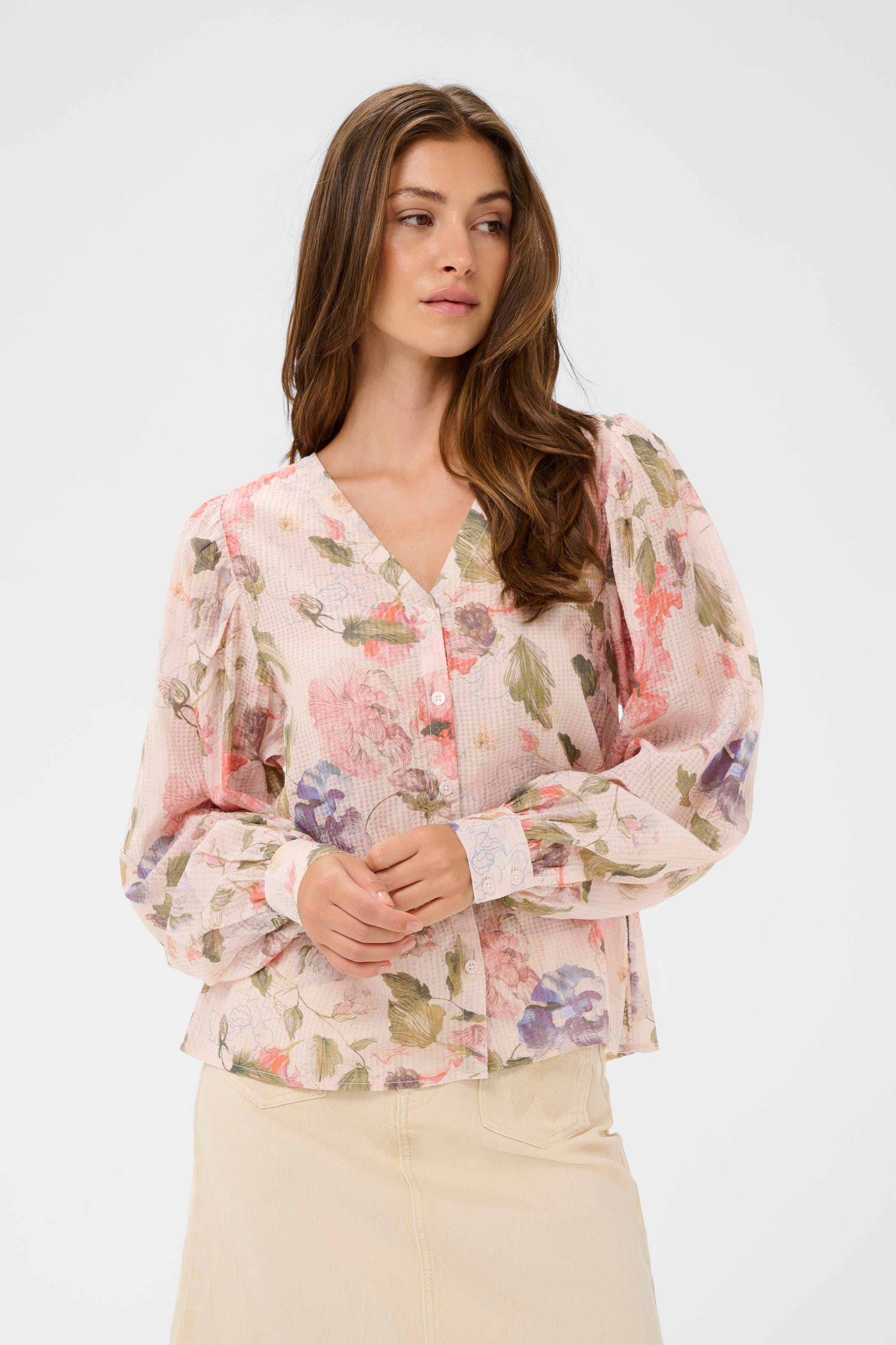 CRLucia Blouse LOOKBOOK FRONT 10614805-107168
