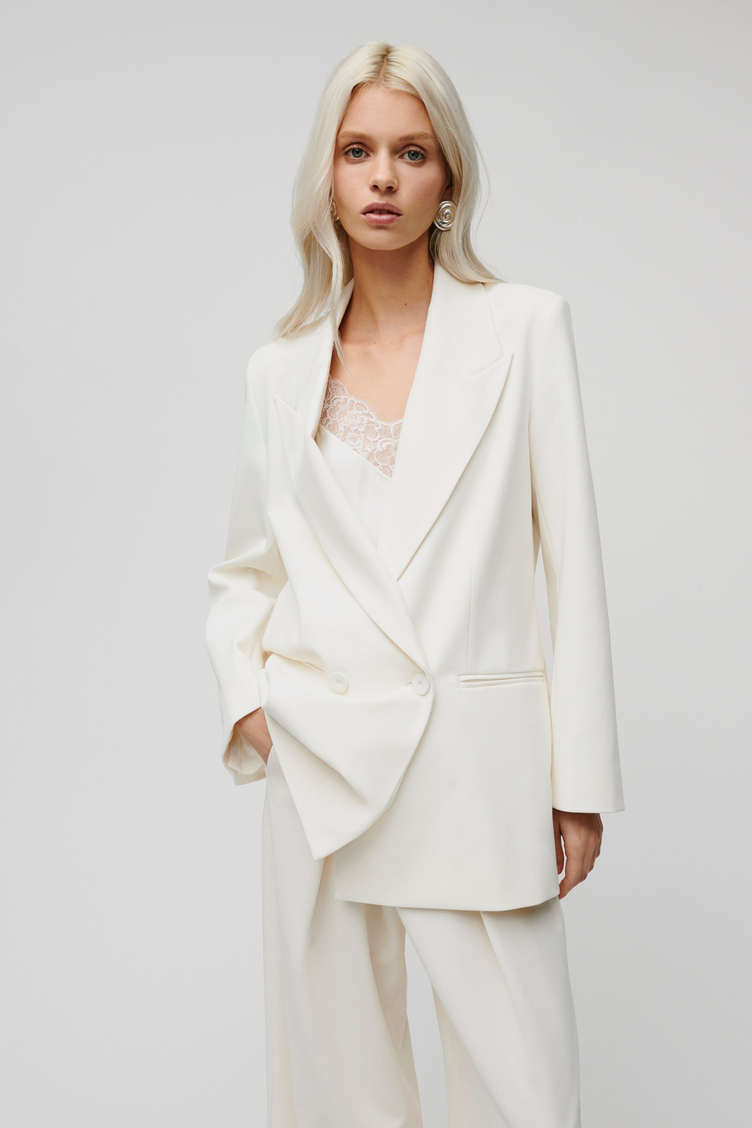 IOJIL BLAZER LOOKBOOK FRONT 30600559-WH011