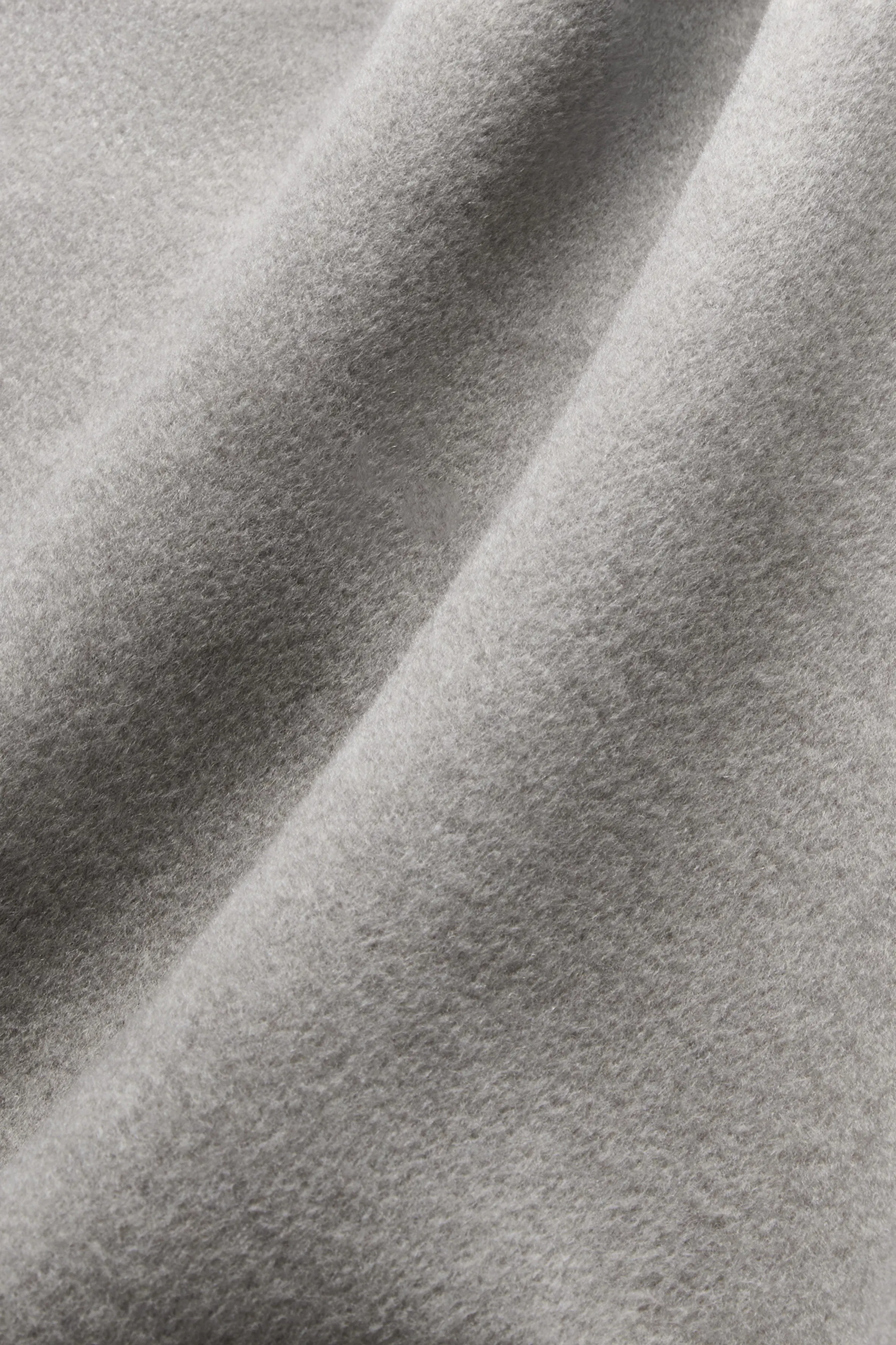CLARA Mantel PACK DETAIL 30600563-BE457