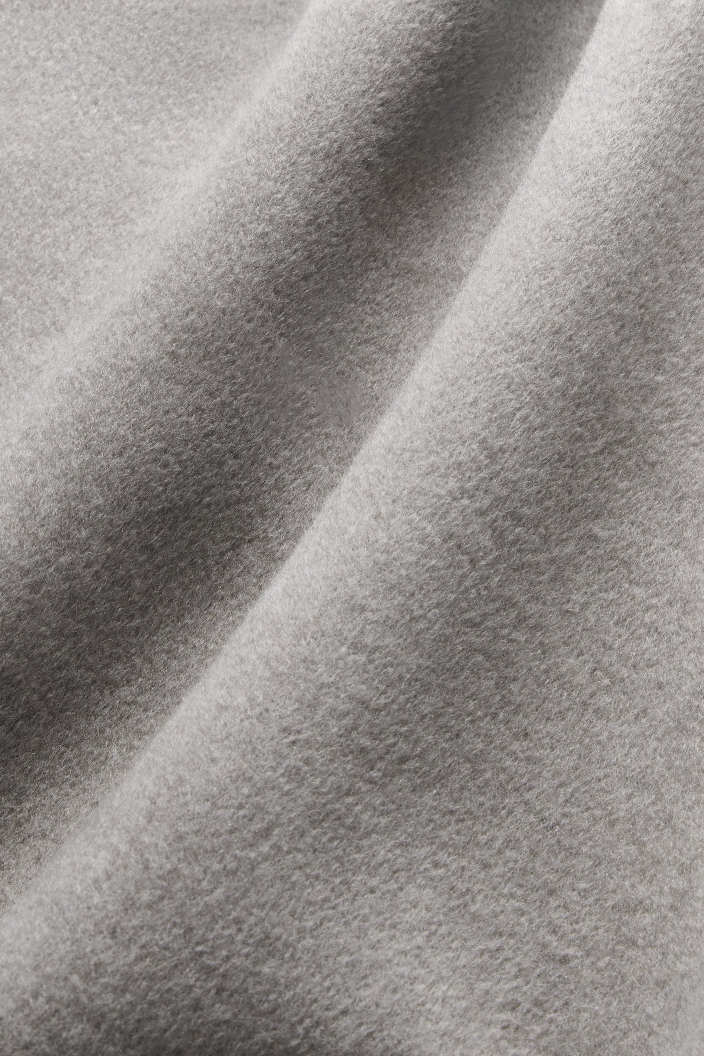 CLARA Mantel PACK DETAIL 30600563-BE457