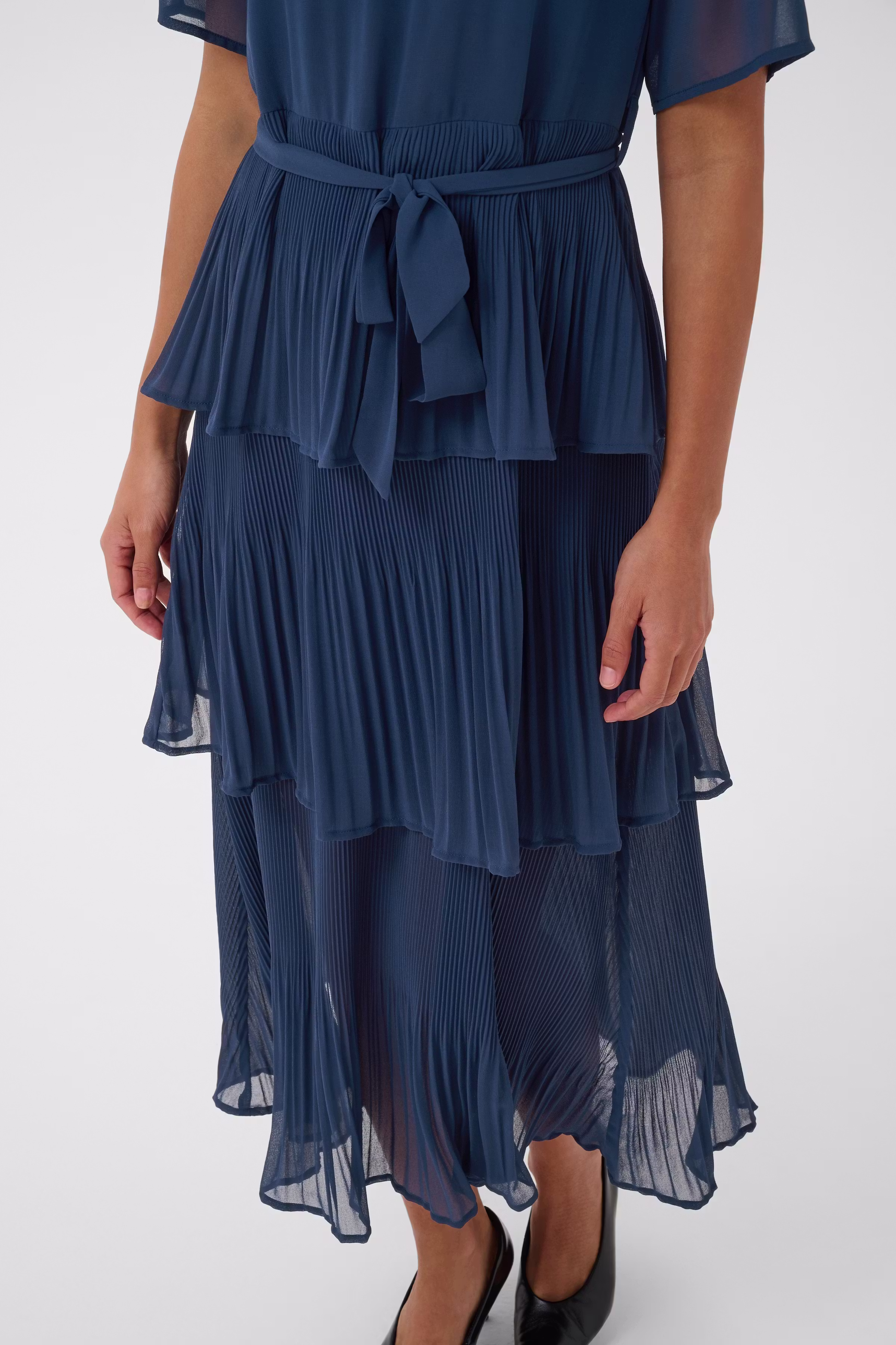 CUfika Plisseekleid LOOKBOOK DETAIL 50113677-194024