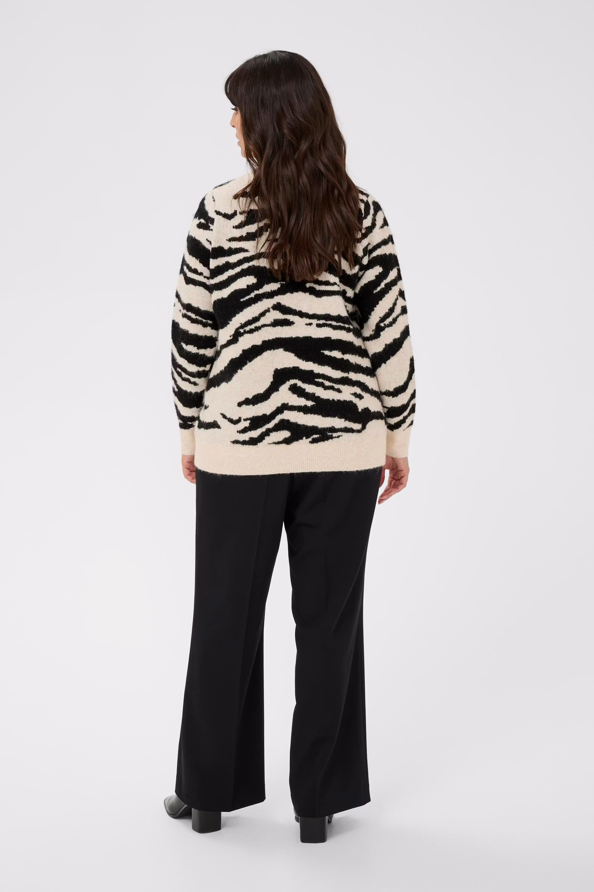 KCsandia Pullover LOOKBOOK BACK 10583698-108299