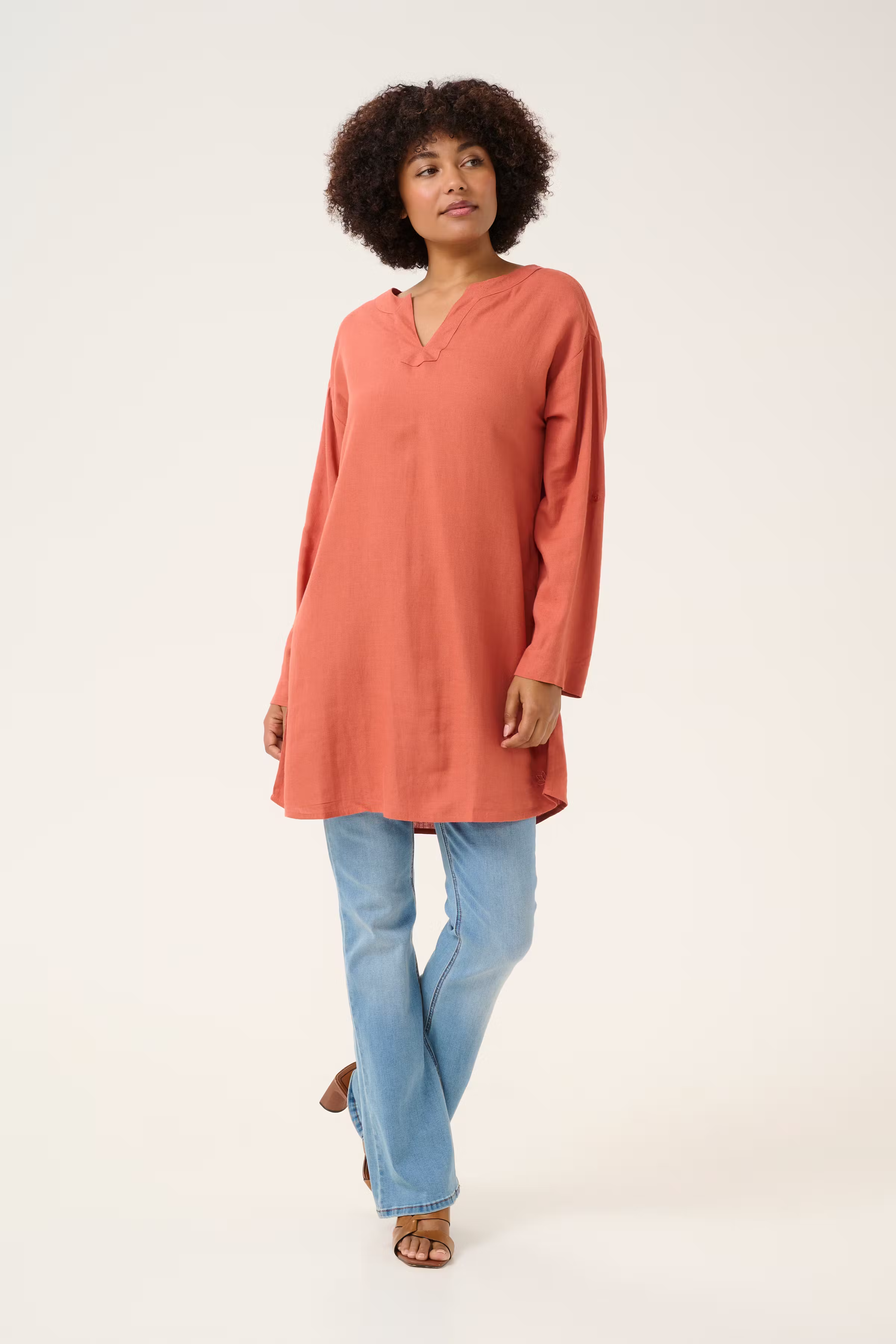 CRVenta Linen Tunic LOOKBOOK FRONT 10608073-181346