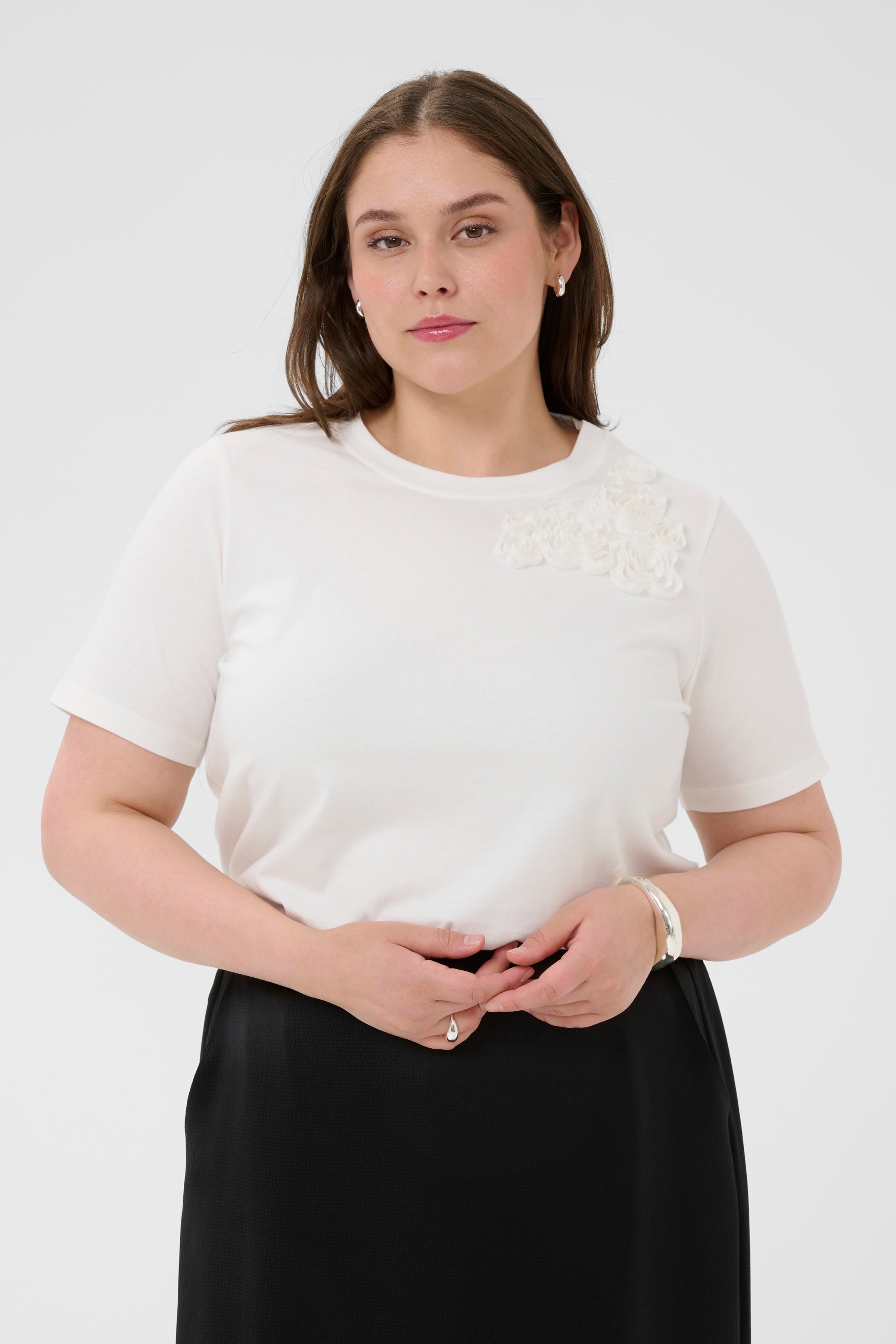 KClucie T-shirt LOOKBOOK FRONT 10584025-110602