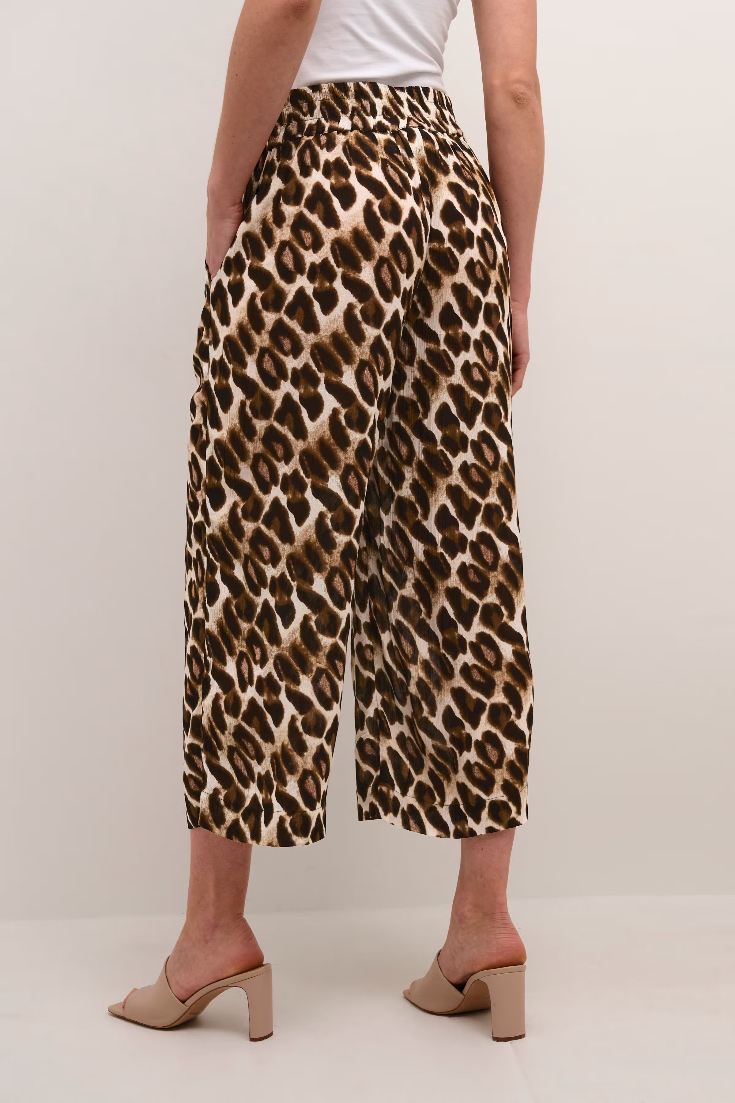BPulla Hose LOOKBOOK BACK 10590456-104507B