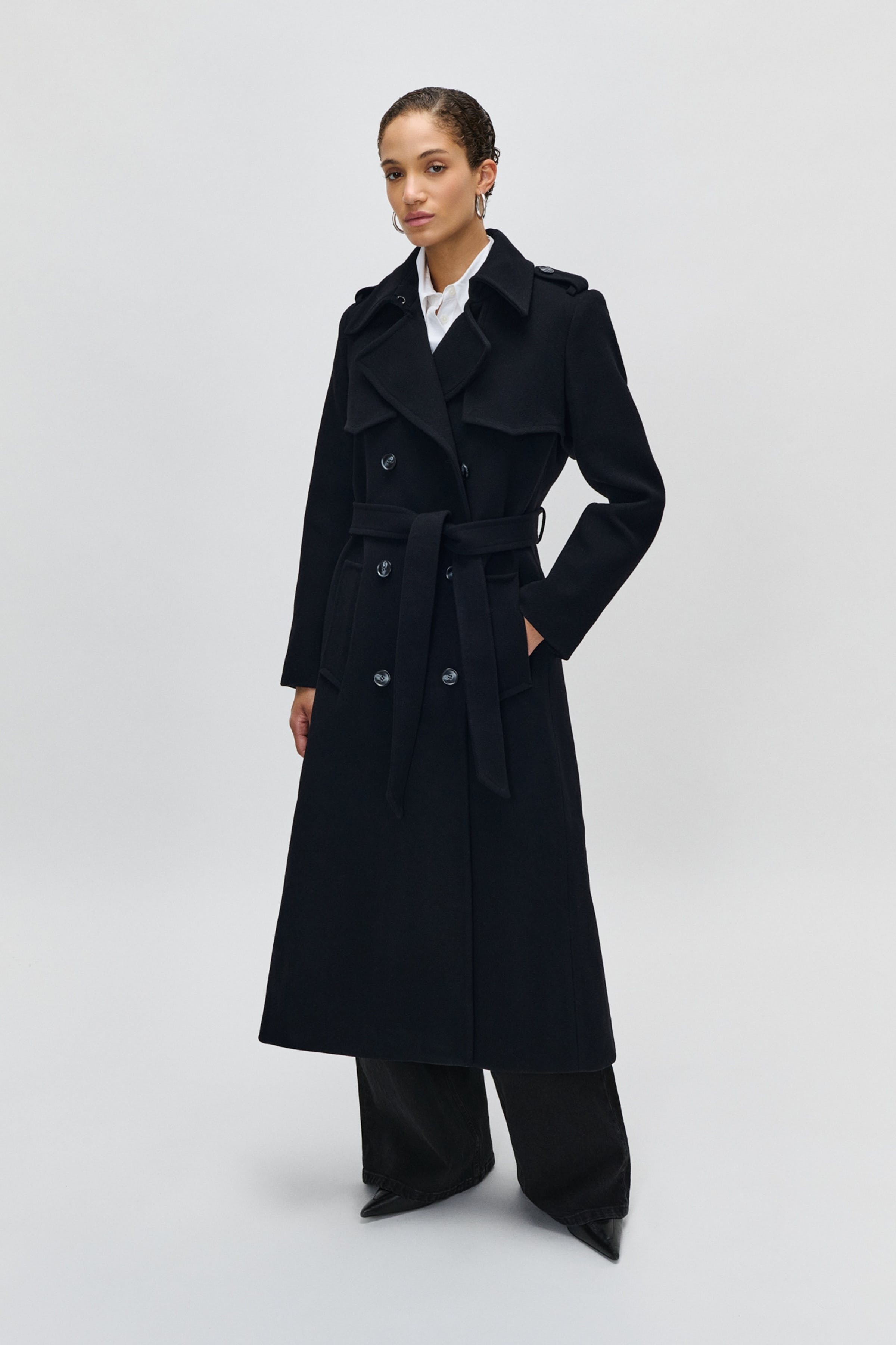 CHARLOTTE ANN MANTEL LOOKBOOK FRONT 30600567-BL900