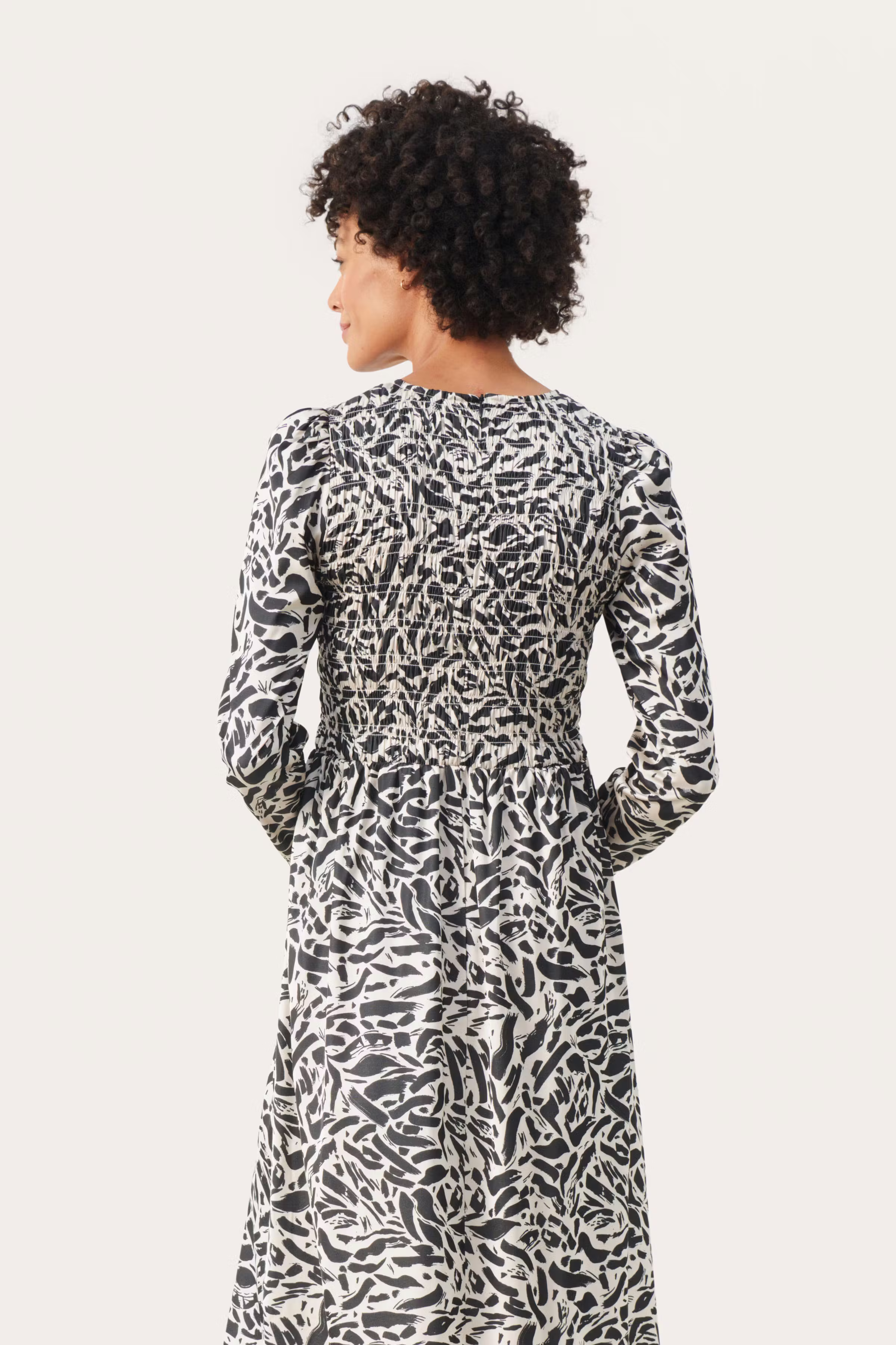 TianePW Lang kjole LOOKBOOK BACK 30308383-302618