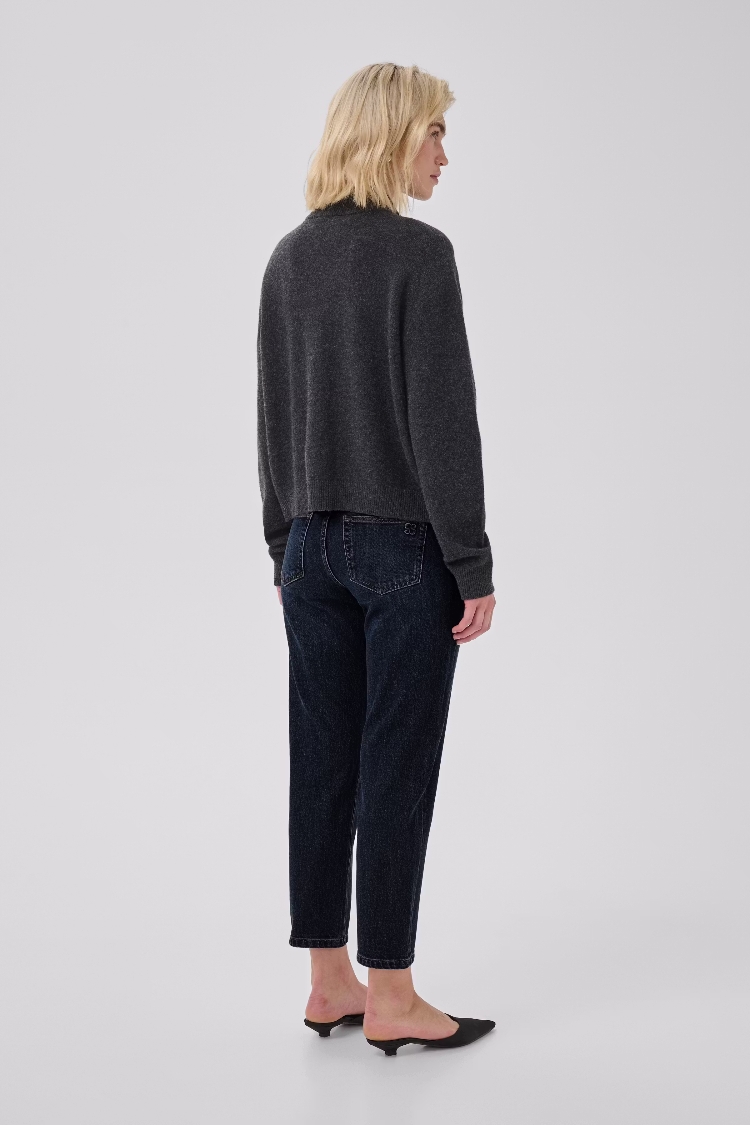 04 THE MOMMY HIGH TAPERED JEANS LOOKBOOK BACK 10704537-100067