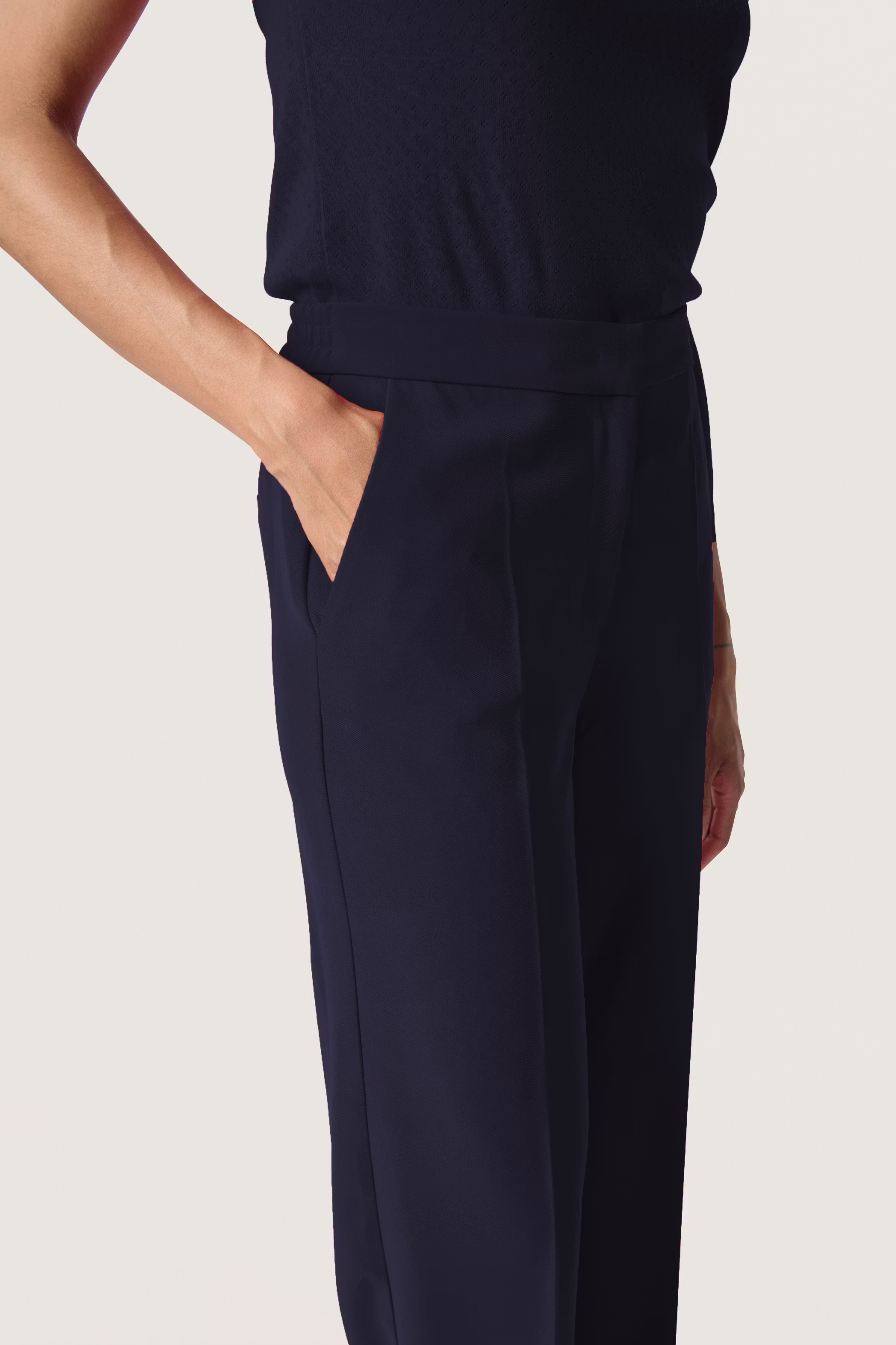 SLCewtona Byxor LOOKBOOK DETAIL 30408347-193924