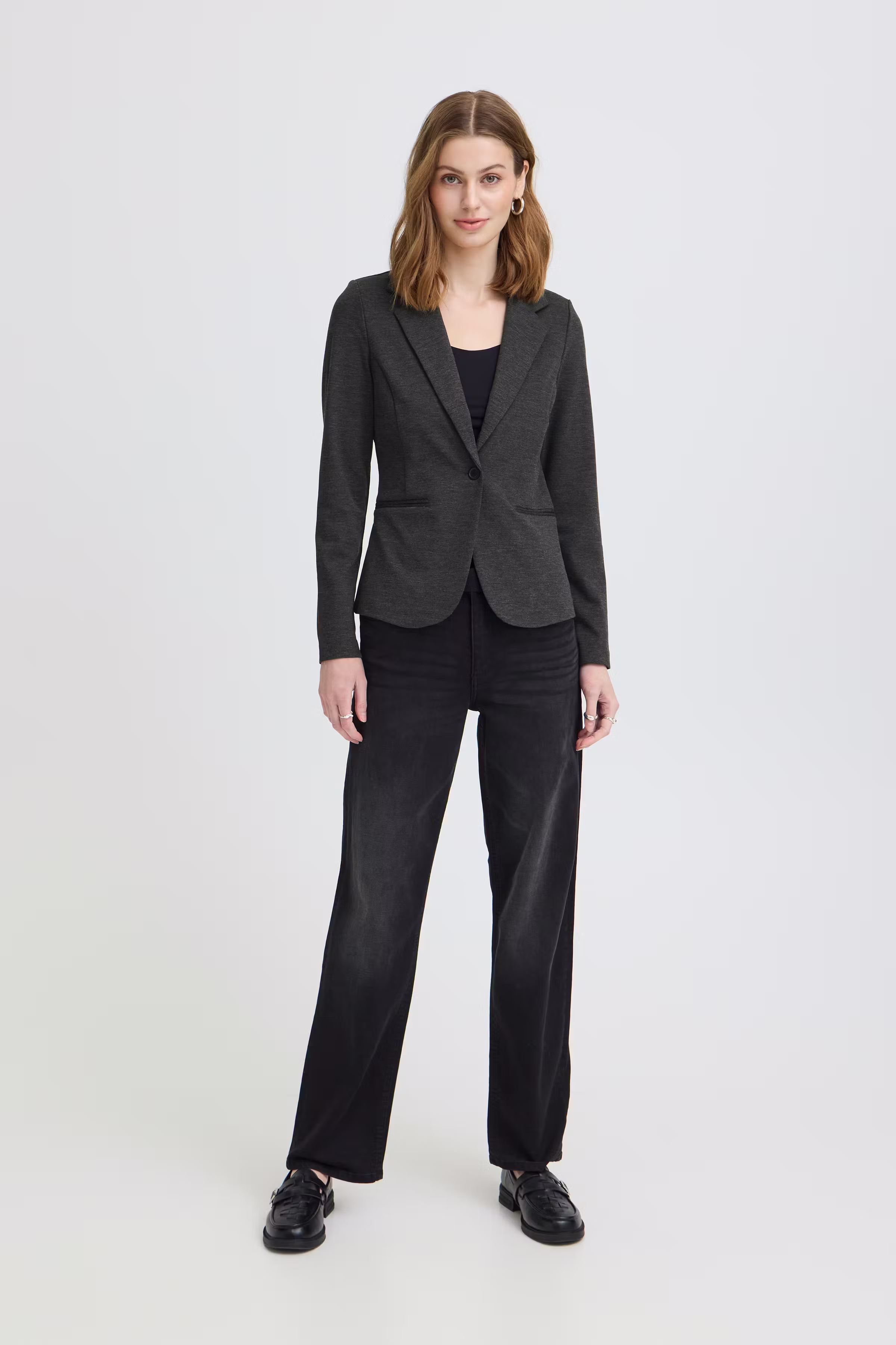 KateIH Blazer LOOKBOOK FRONT 20101801-10021