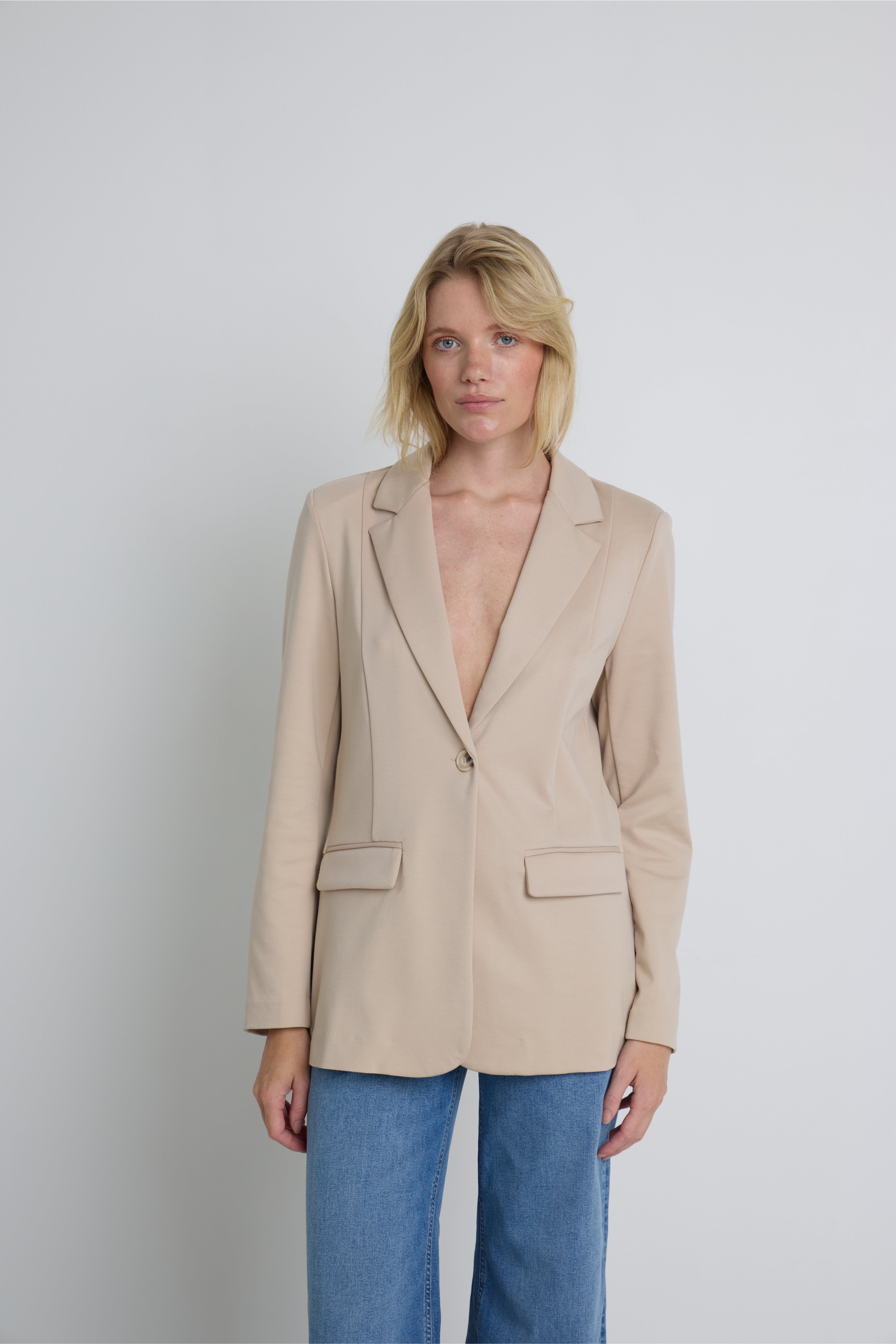 IHKATE LONG Blazer LOCATION NONE 20121368-151308