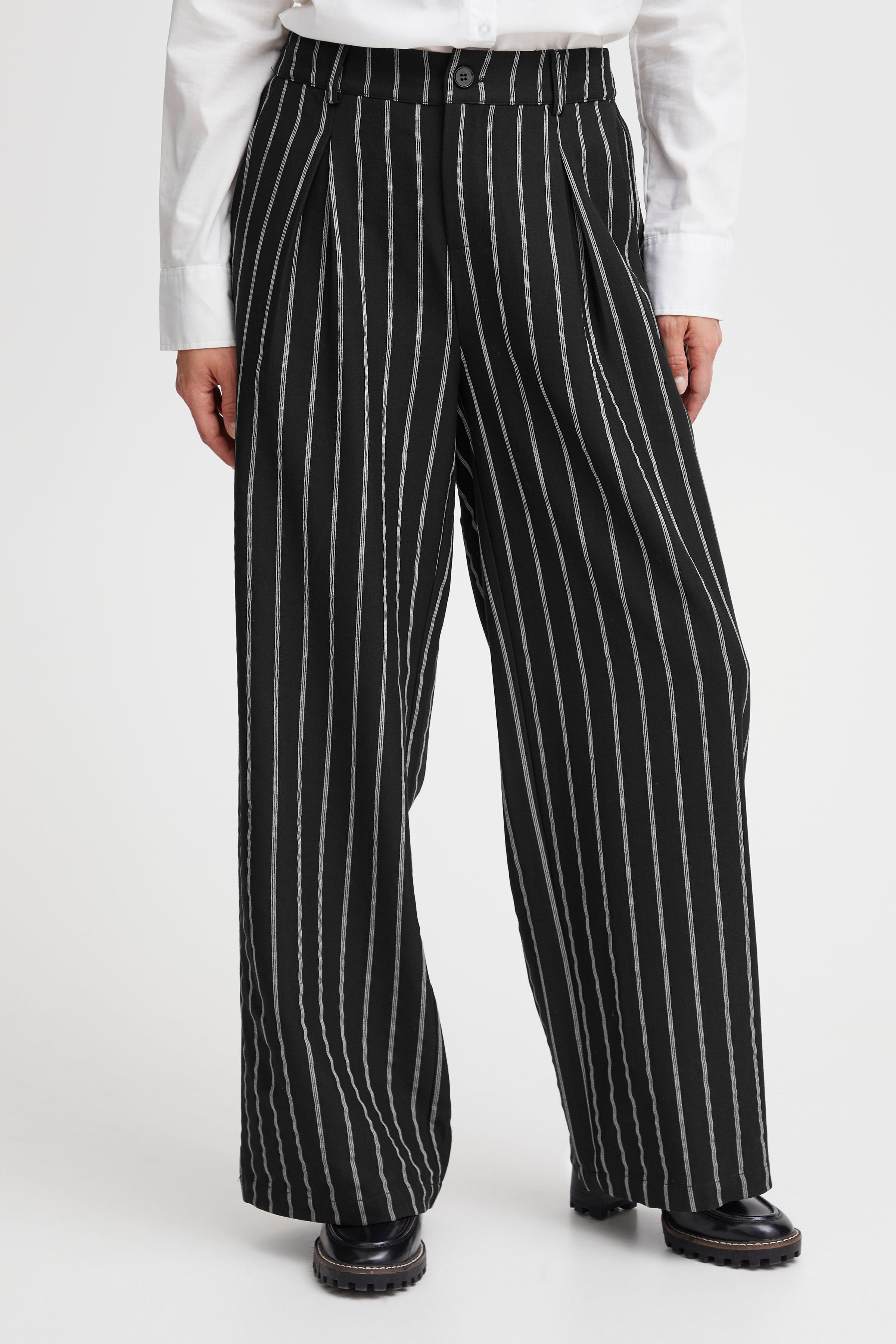 FRZOE Broek LOOKBOOK FRONT 20612560-202301