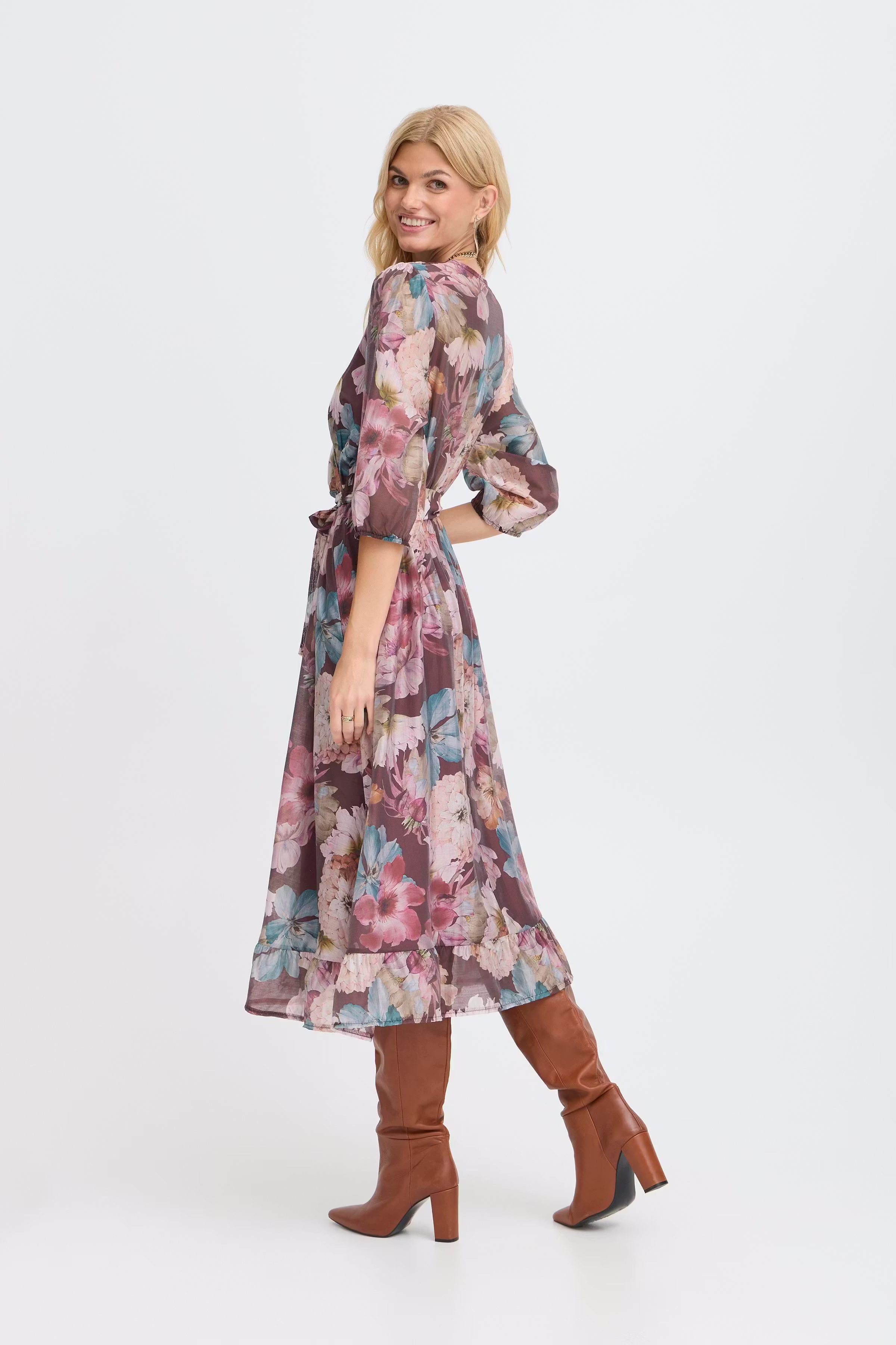 SBLEYIA Kjole LOOKBOOK BACK 22101065-191724