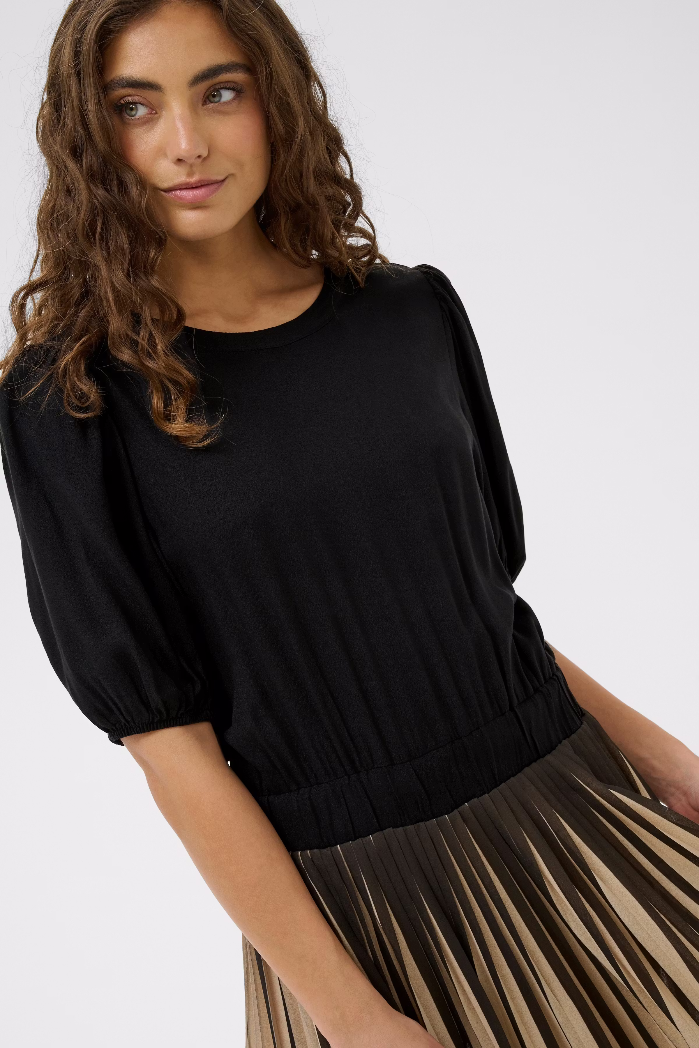 CUcarly Dress with pleats LOOKBOOK DETAIL 50110993-500012