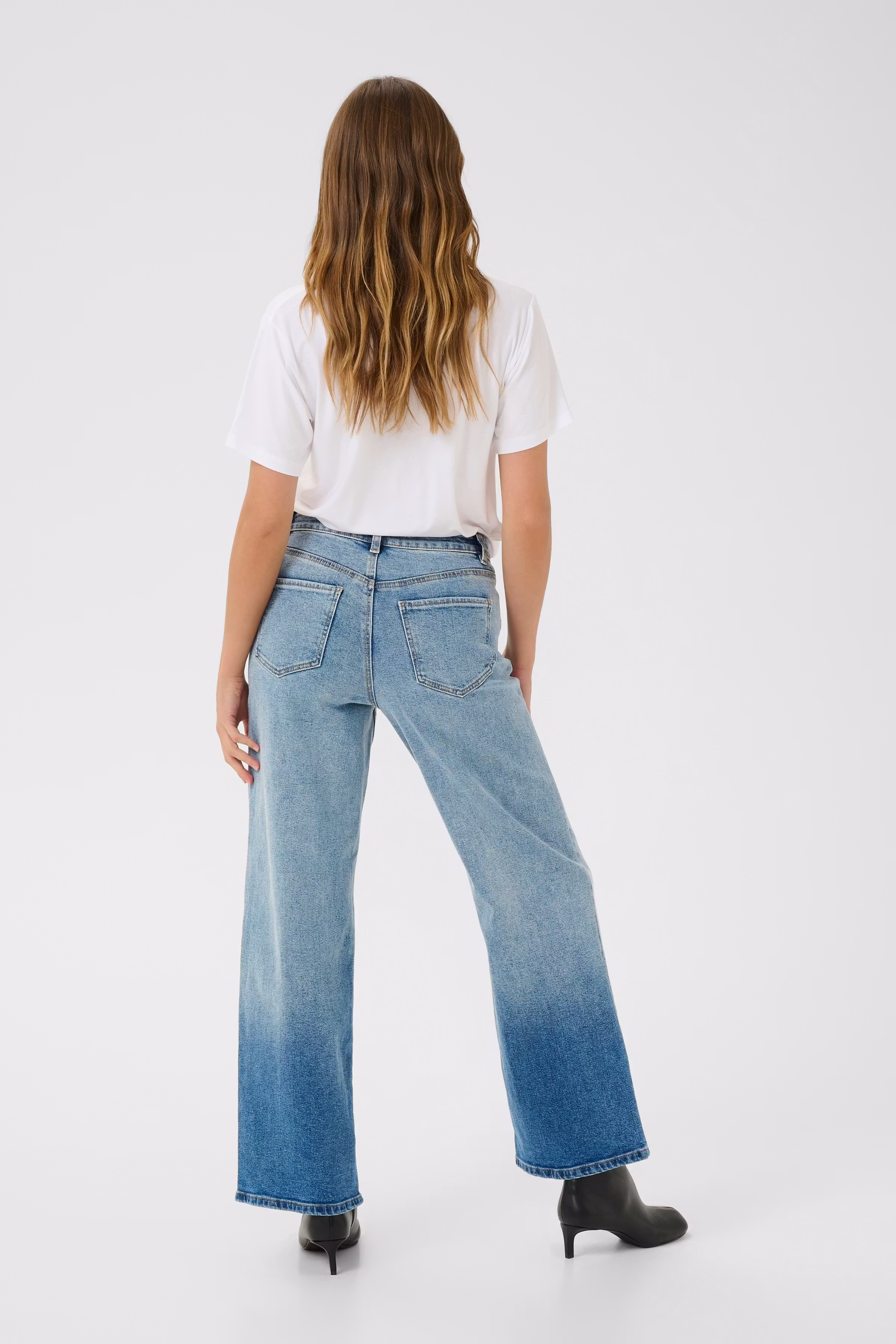 KAmiala Jeans LOOKBOOK BACK 10509935-107432