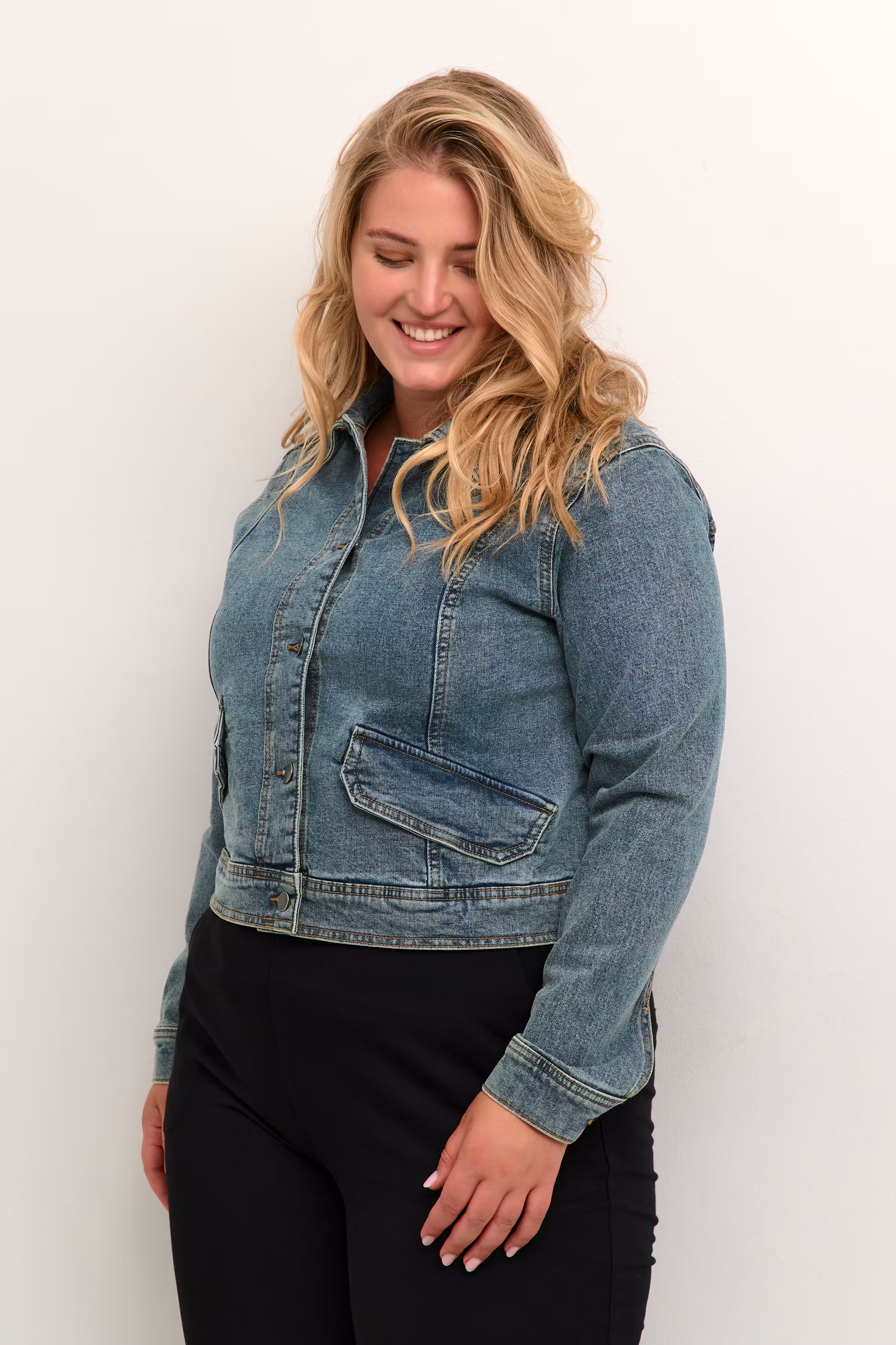 KCdiana Casual Denim Jacket LOOKBOOK FRONT 10582000-100166