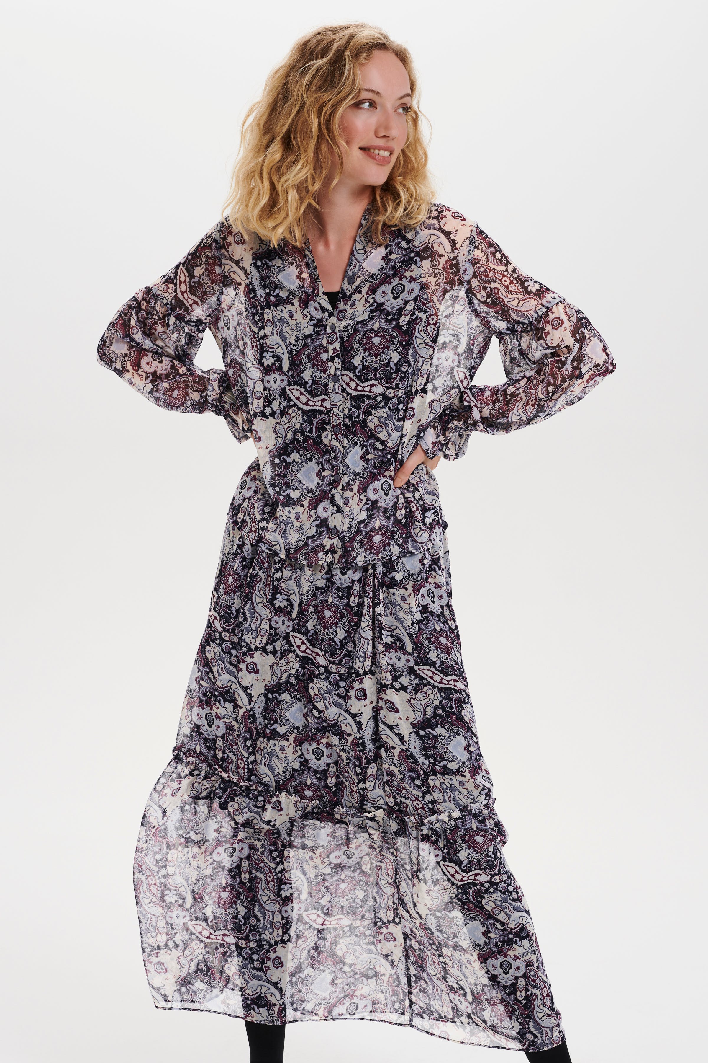 JacobeSZ Shirt

 LOOKBOOK FRONT 30511558-600295