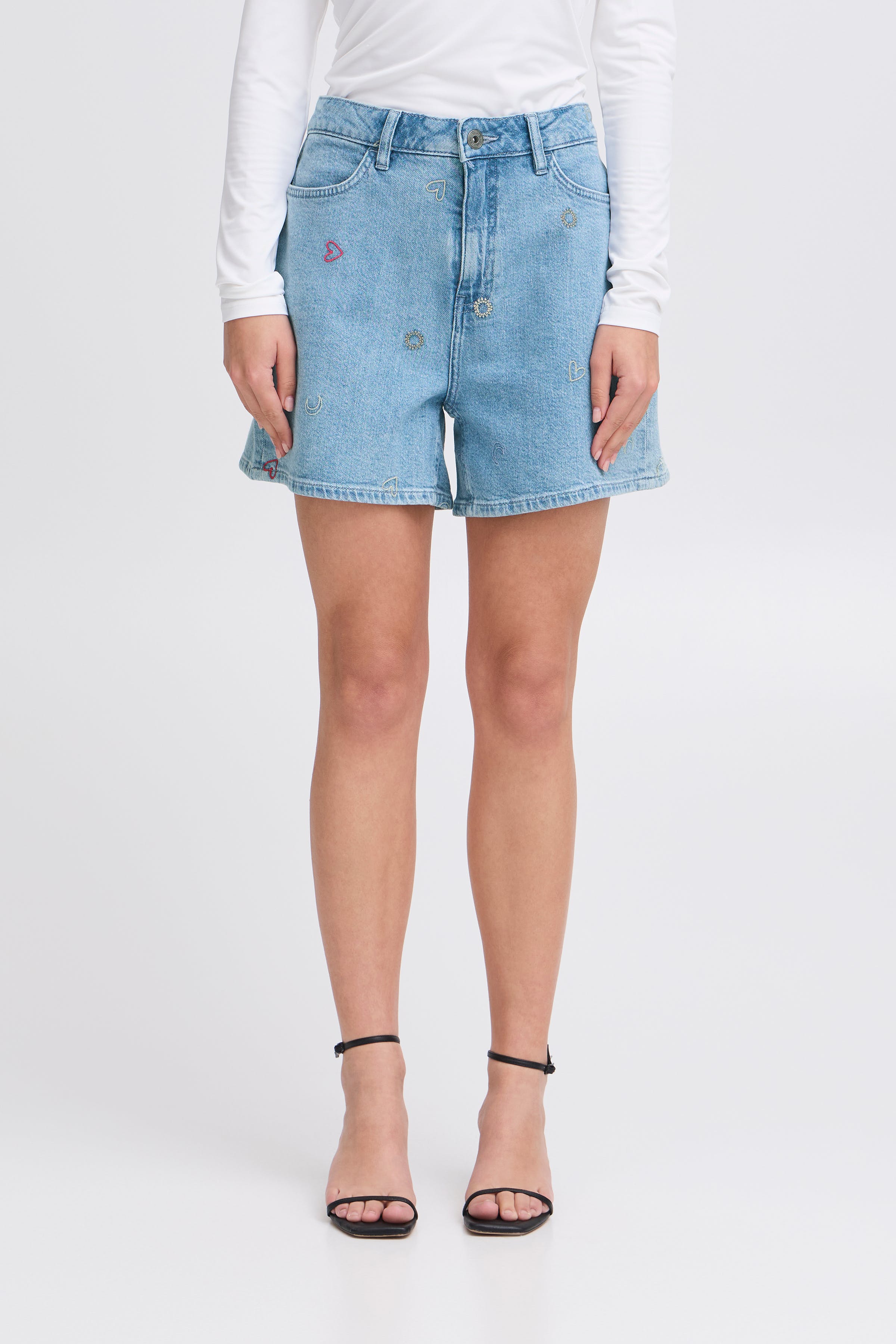 IHJAELLA Shorts LOOKBOOK FRONT 20123637-200792