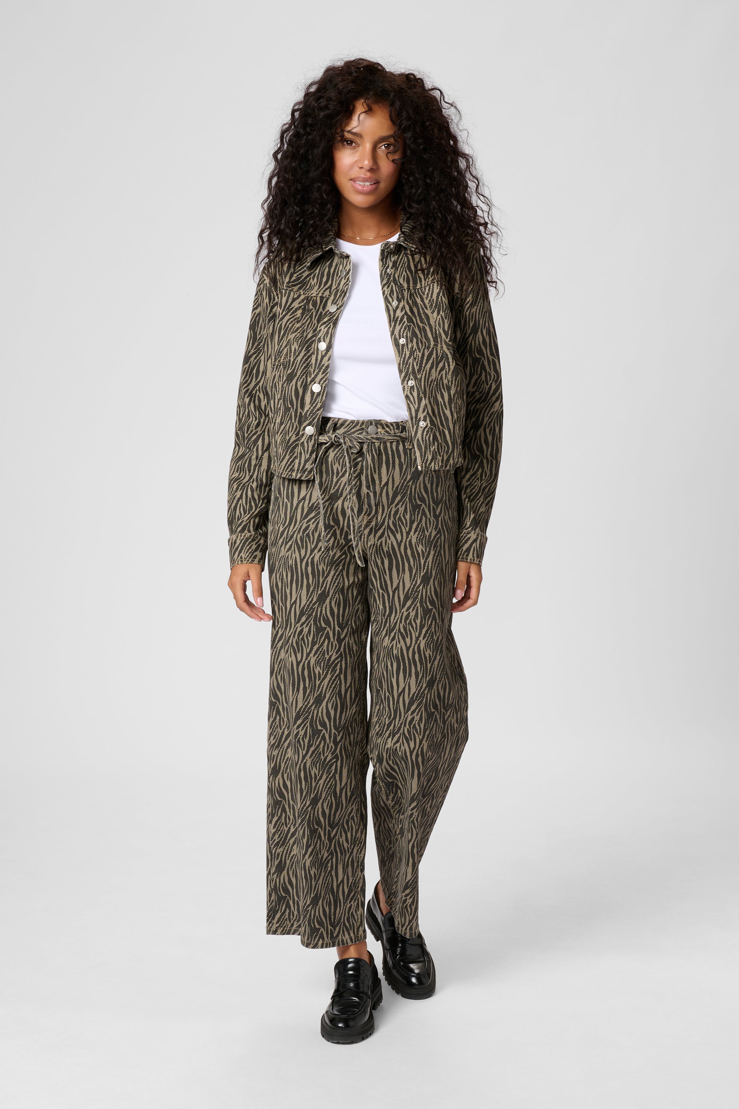 KAleondra Jeans LOOKBOOK FRONT 10510139-107719