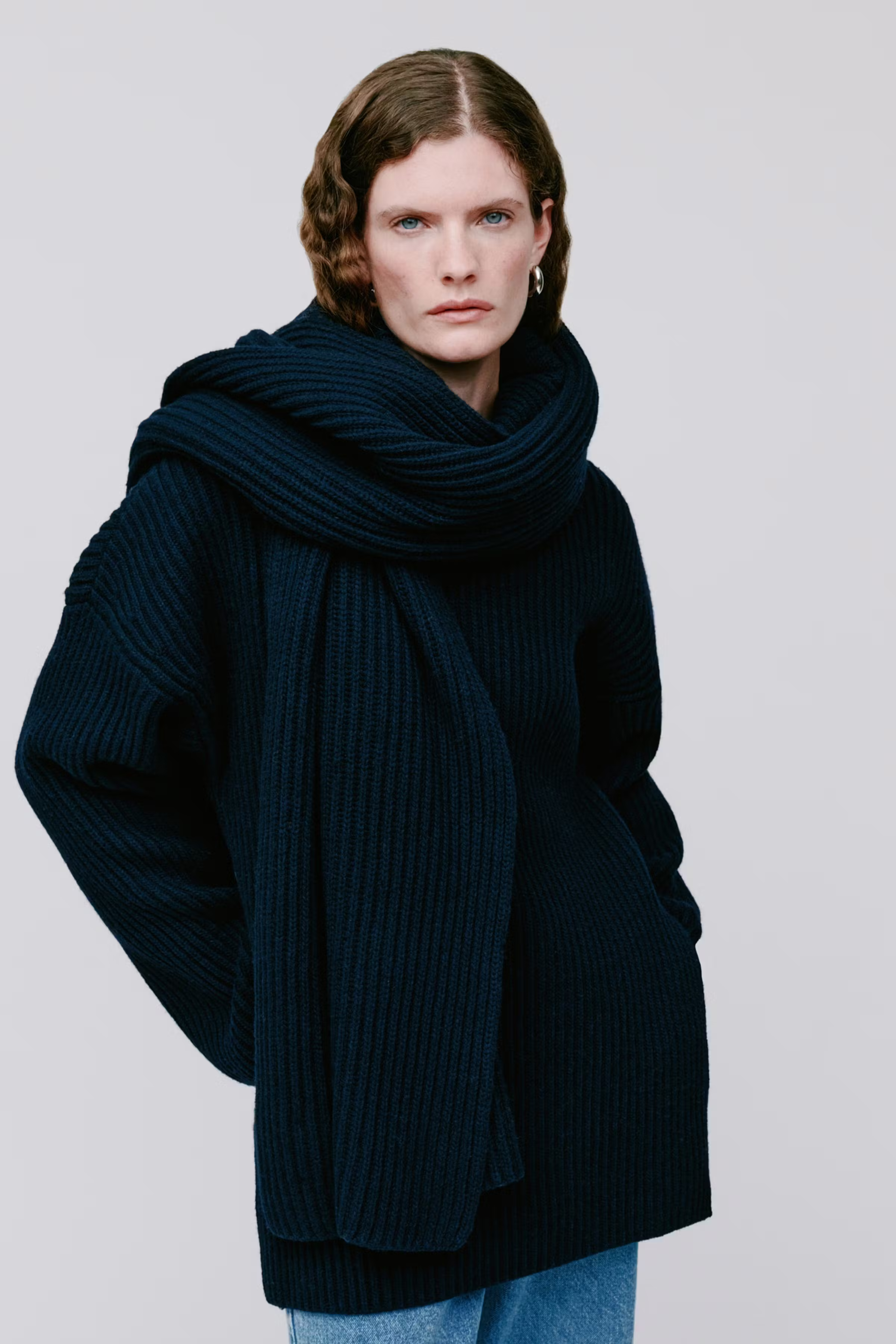 ANGELINA SCARF LOOKBOOK FRONT 30600776-BL900