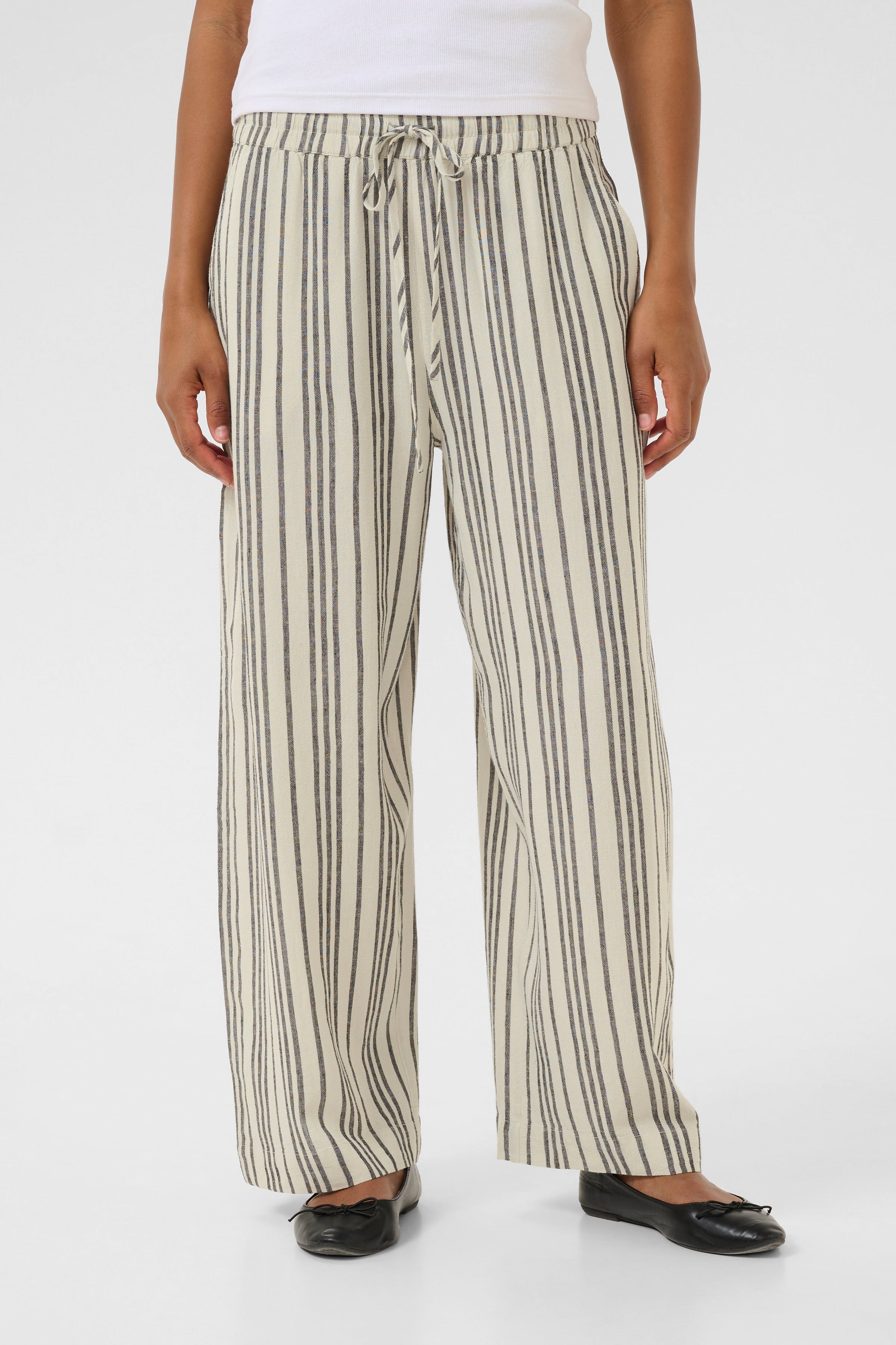 KAmilia Hose aus Leinen LOOKBOOK FRONT 10509666-107124