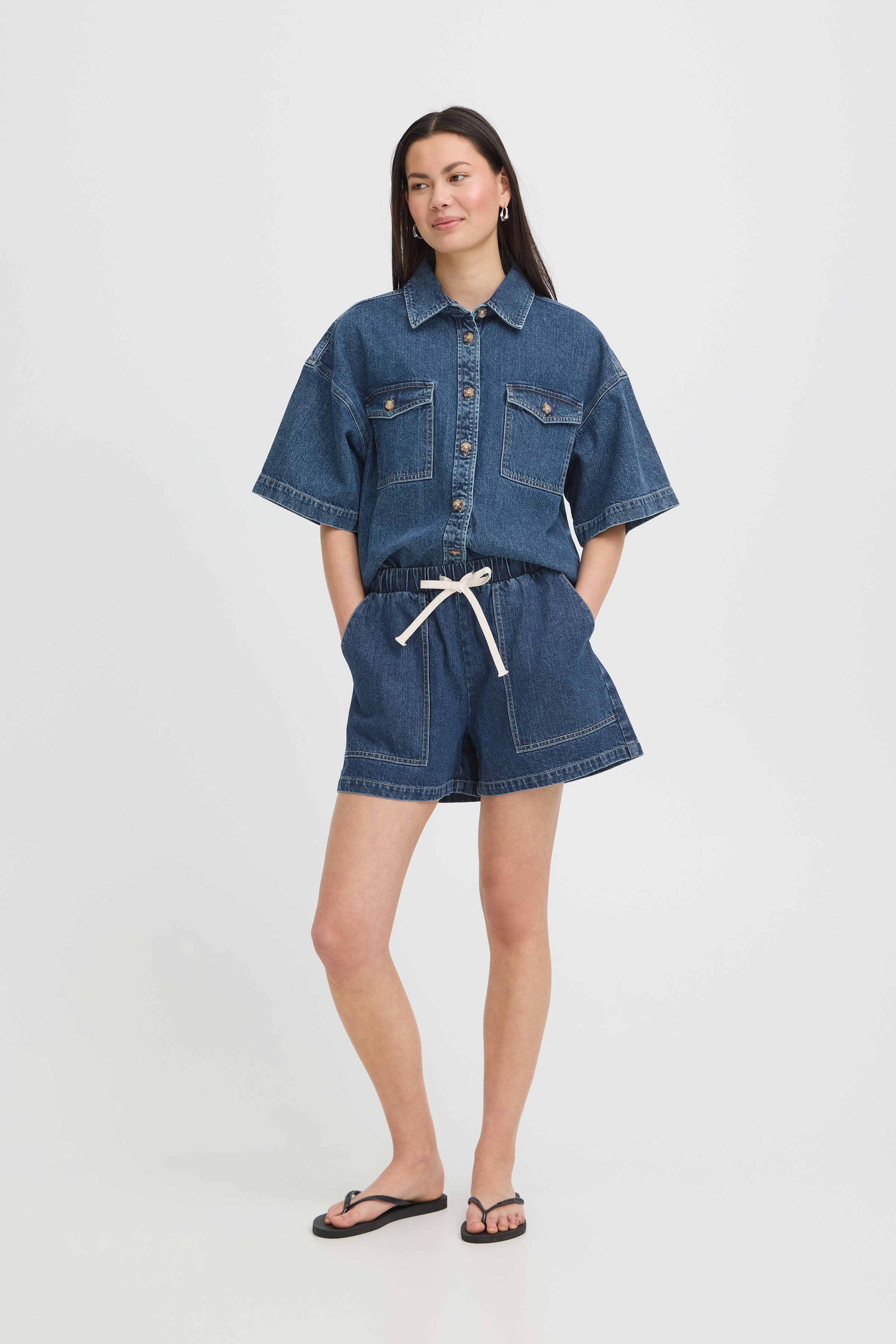 IHKAMINA Shorts LOOKBOOK FRONT 20125965-200339