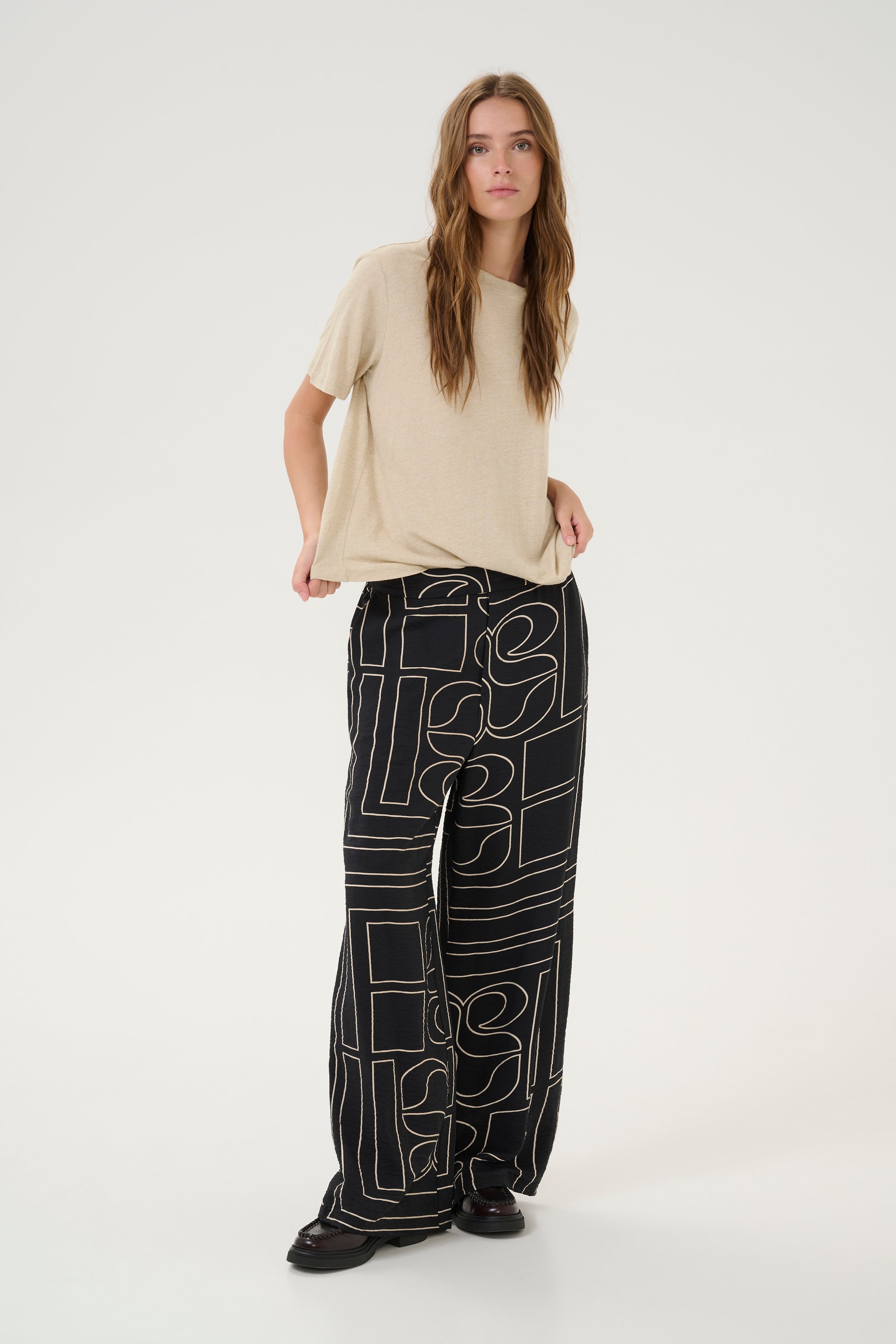 LisaMW Linen T-shirt LOOKBOOK FRONT 10704762-1304011