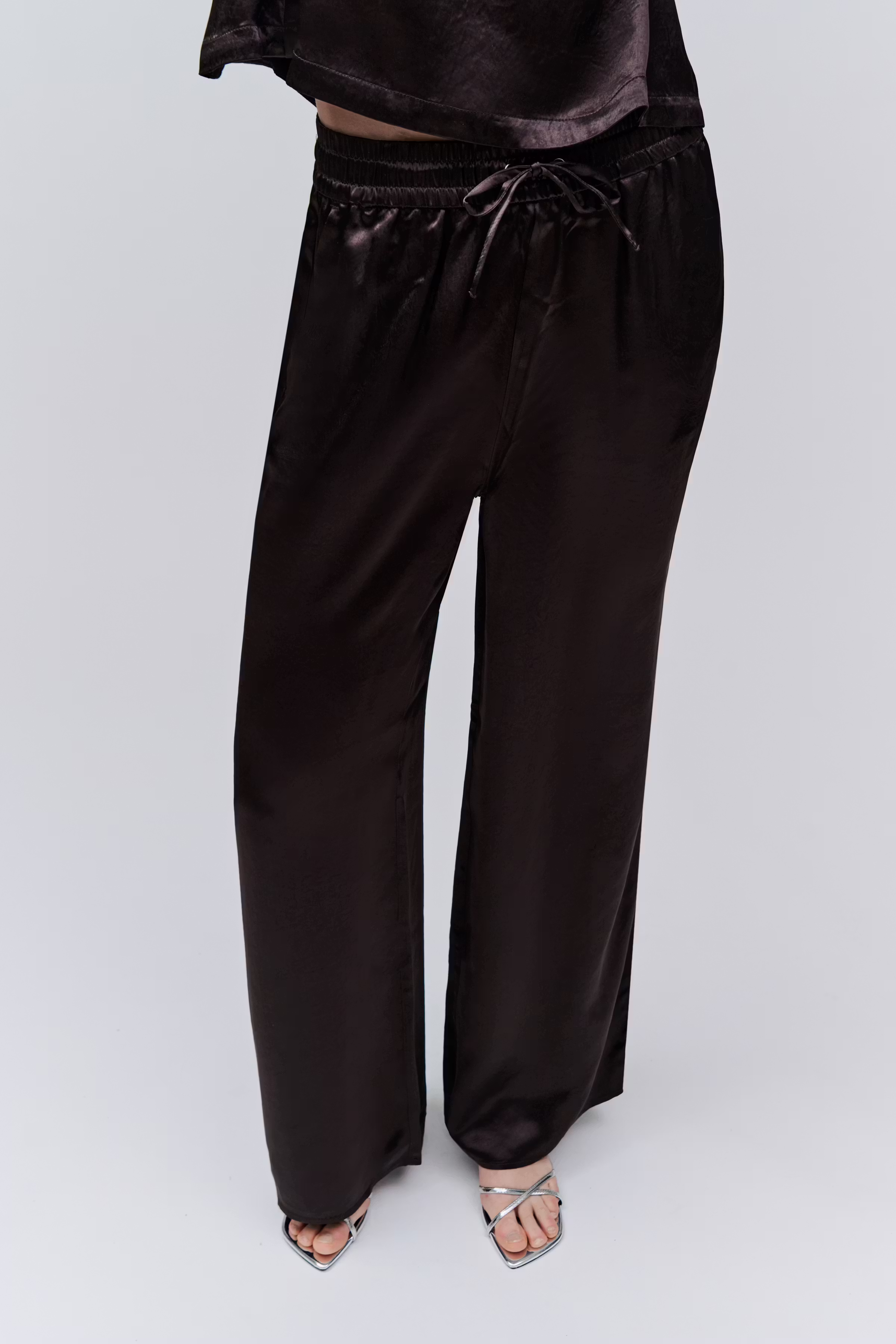 IOPIA Trousers LOOKBOOK FRONT 30600639-BR198