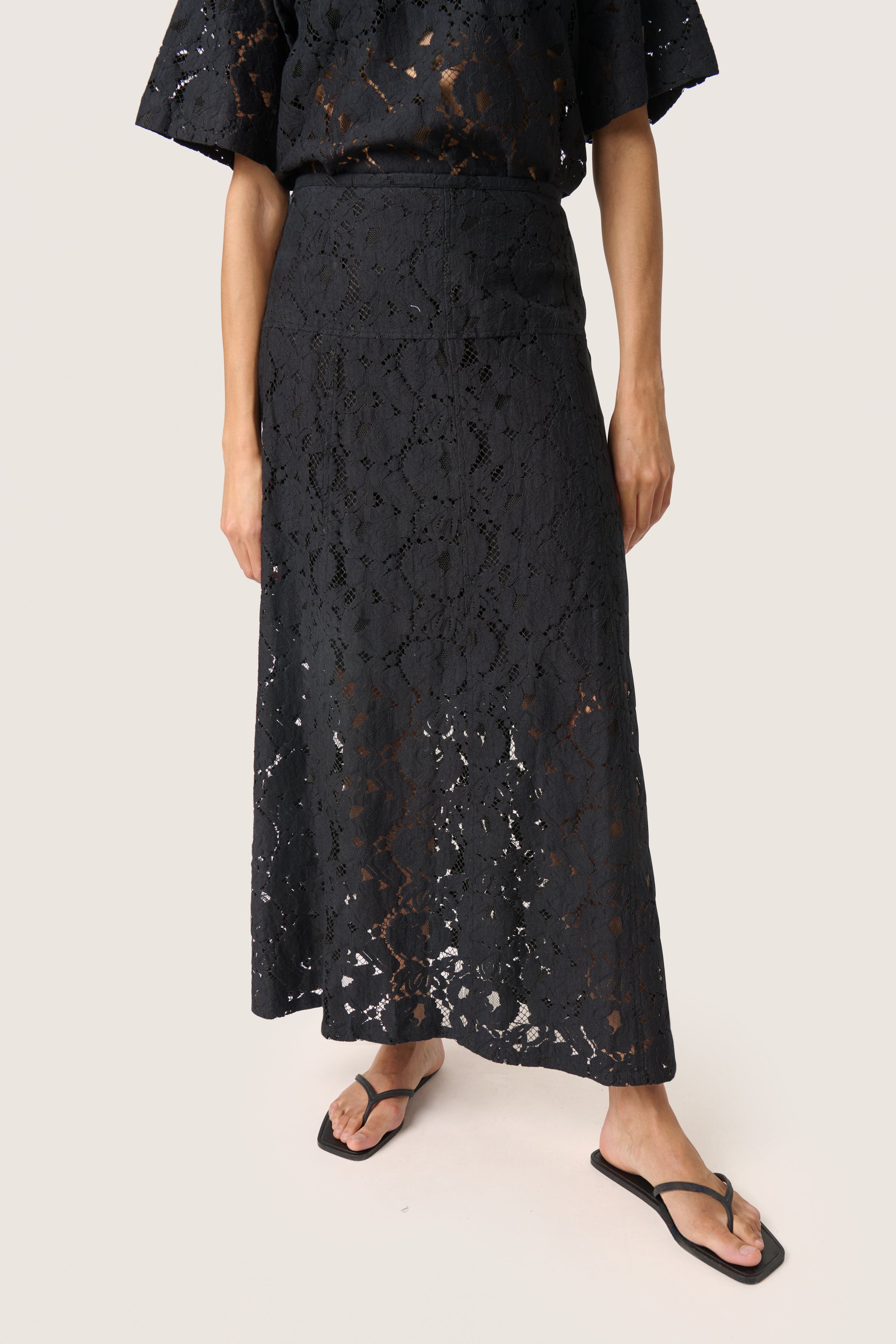 SLTaya Skirt LOOKBOOK FRONT 30408628-194008