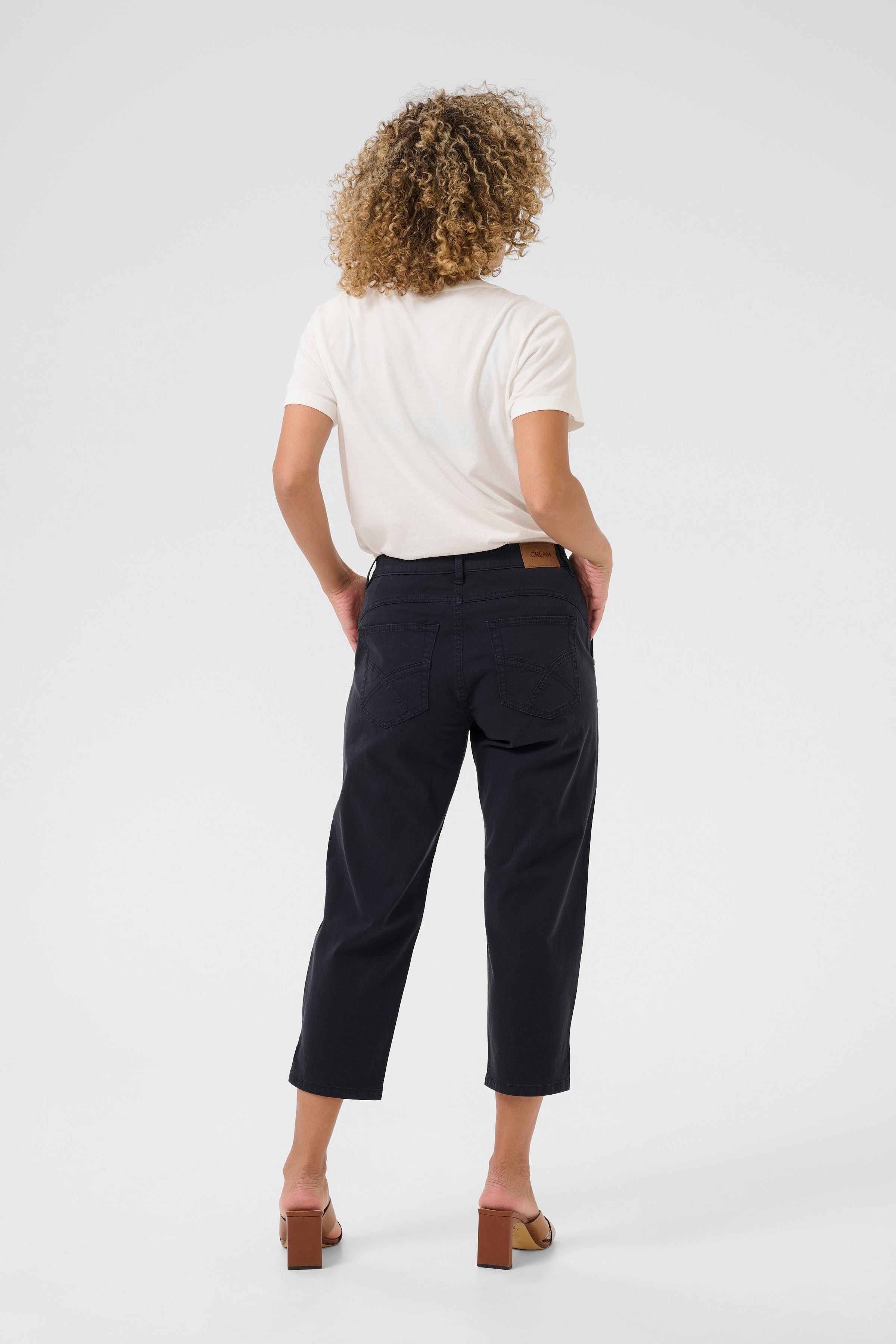 CRBerta Capri pants LOOKBOOK BACK 10613651-193923