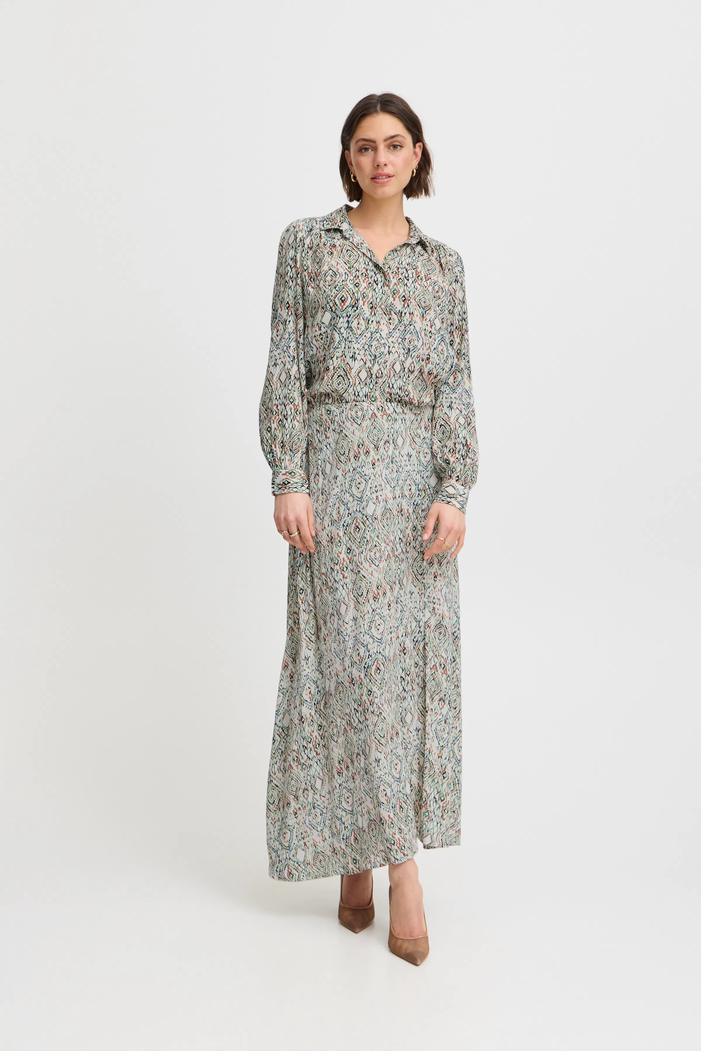 IRNOELLA Hemd LOOKBOOK FRONT 20121319-203202