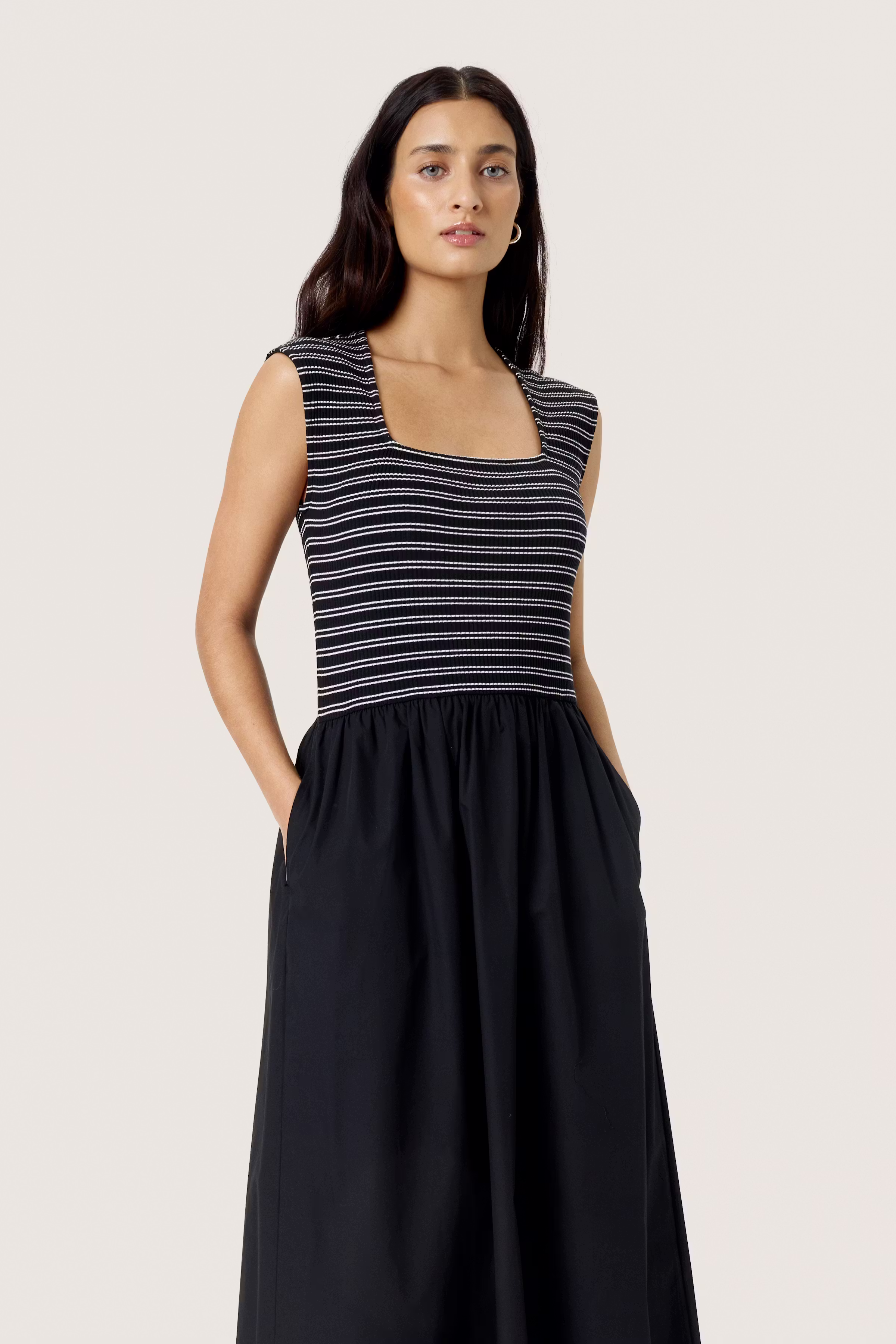 SLSimone Jurk LOOKBOOK FRONT 30408674-194008