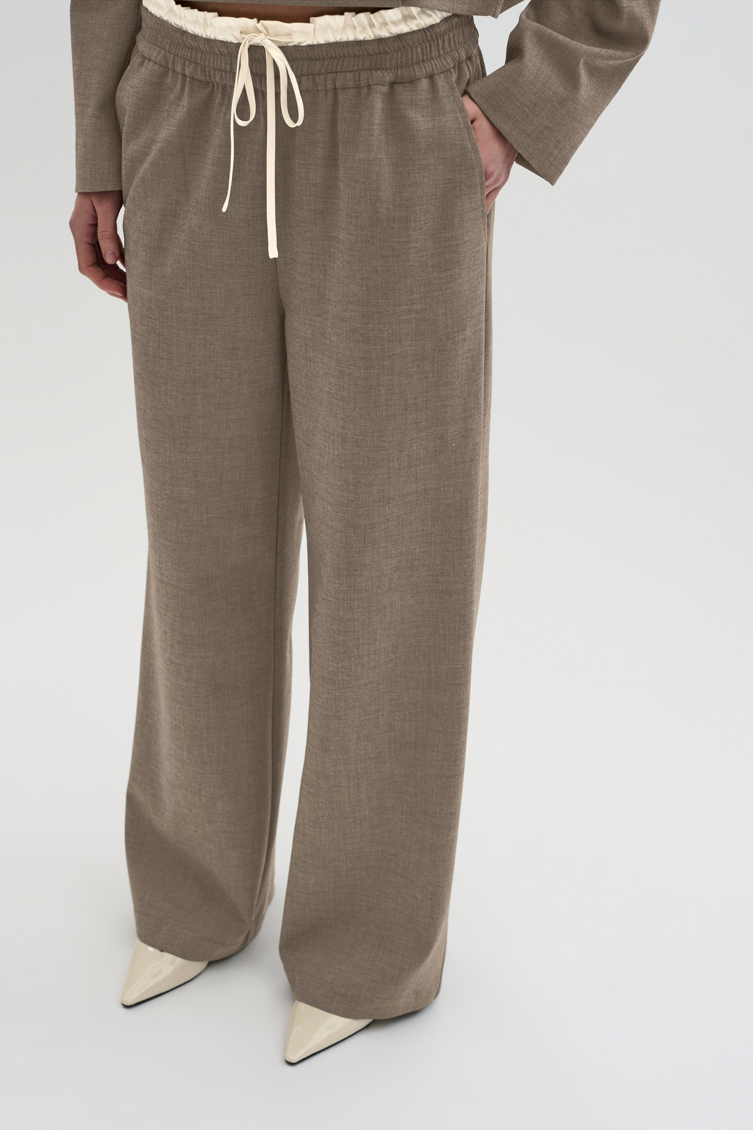 KBTina Trousers LOOKBOOK DETAIL 10105162-1811121